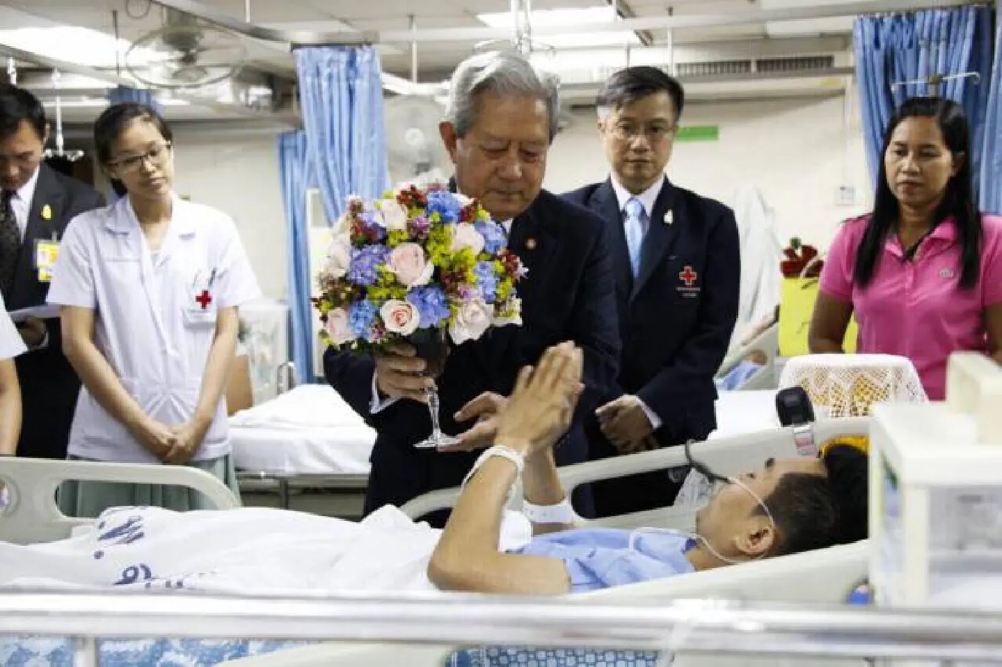 Their Majesties offer aid to slain victims' kin Their Majesties offer aid to slain victims' kin