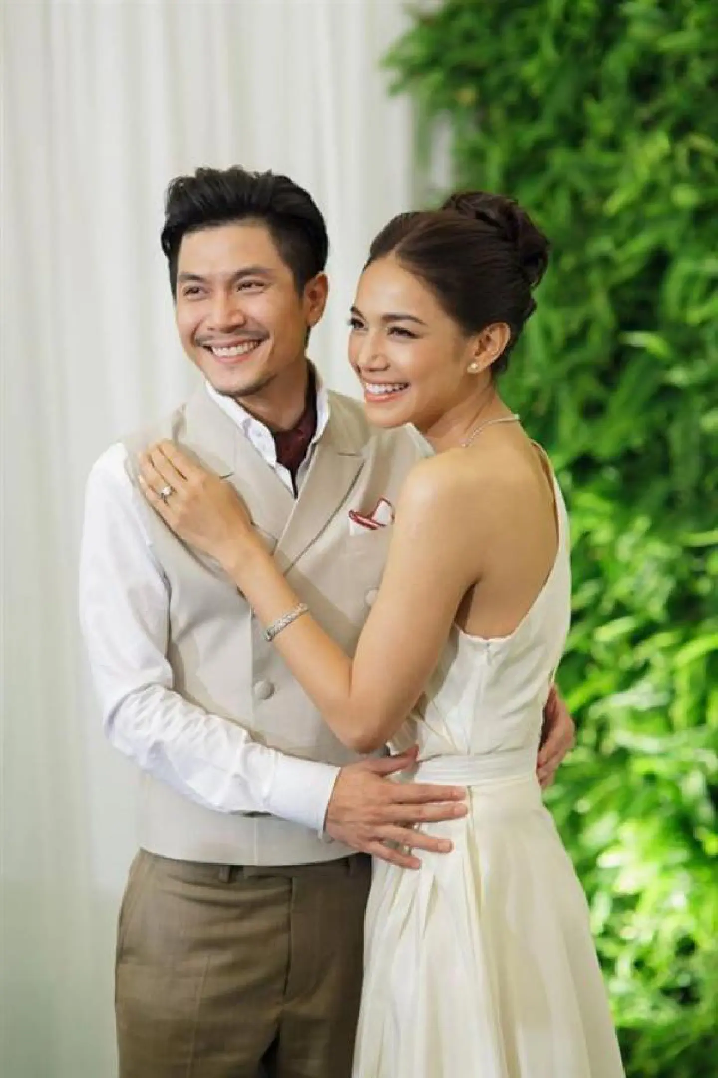 Waste not, want love for Noon and Top and their "green wedding"
