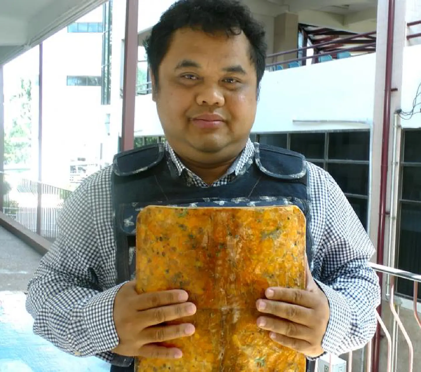 Thai silk cocoon vests can 'catch bullets'