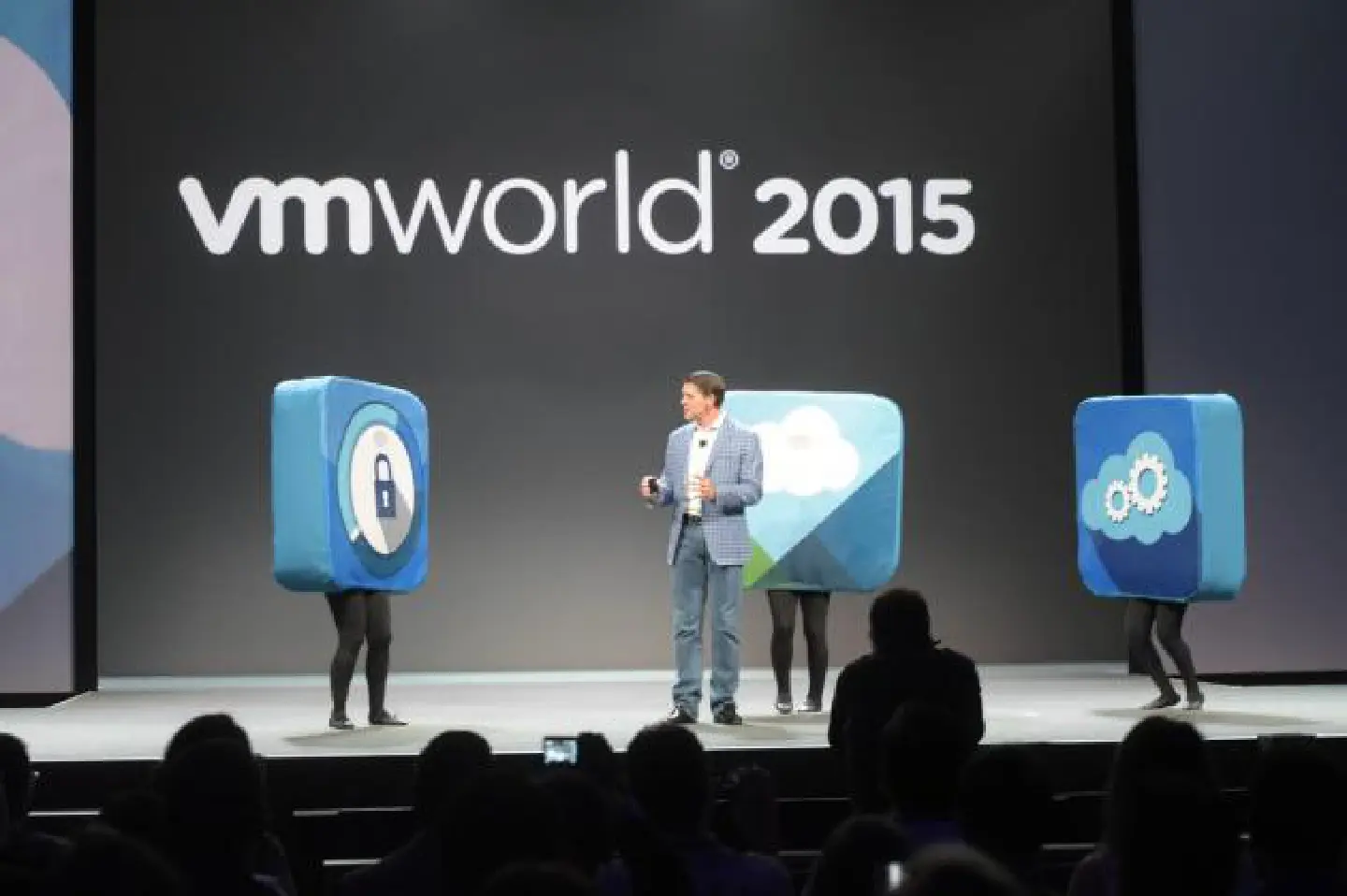US conference hails unified hybrid cloud
