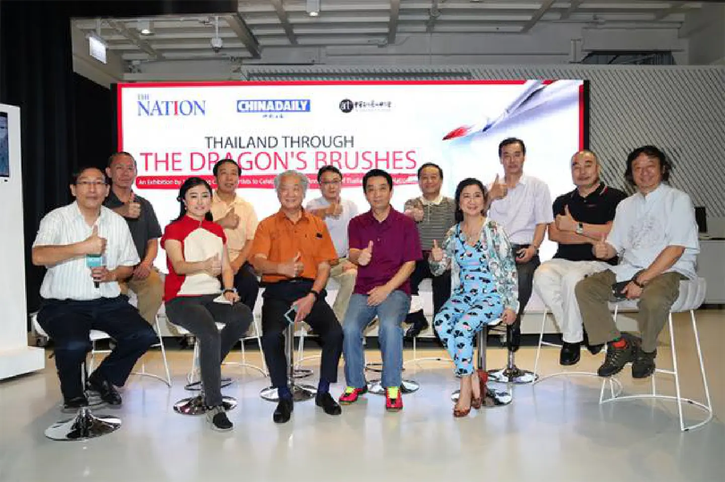 Chinese painters let brushes speak on Thai scenery, culture