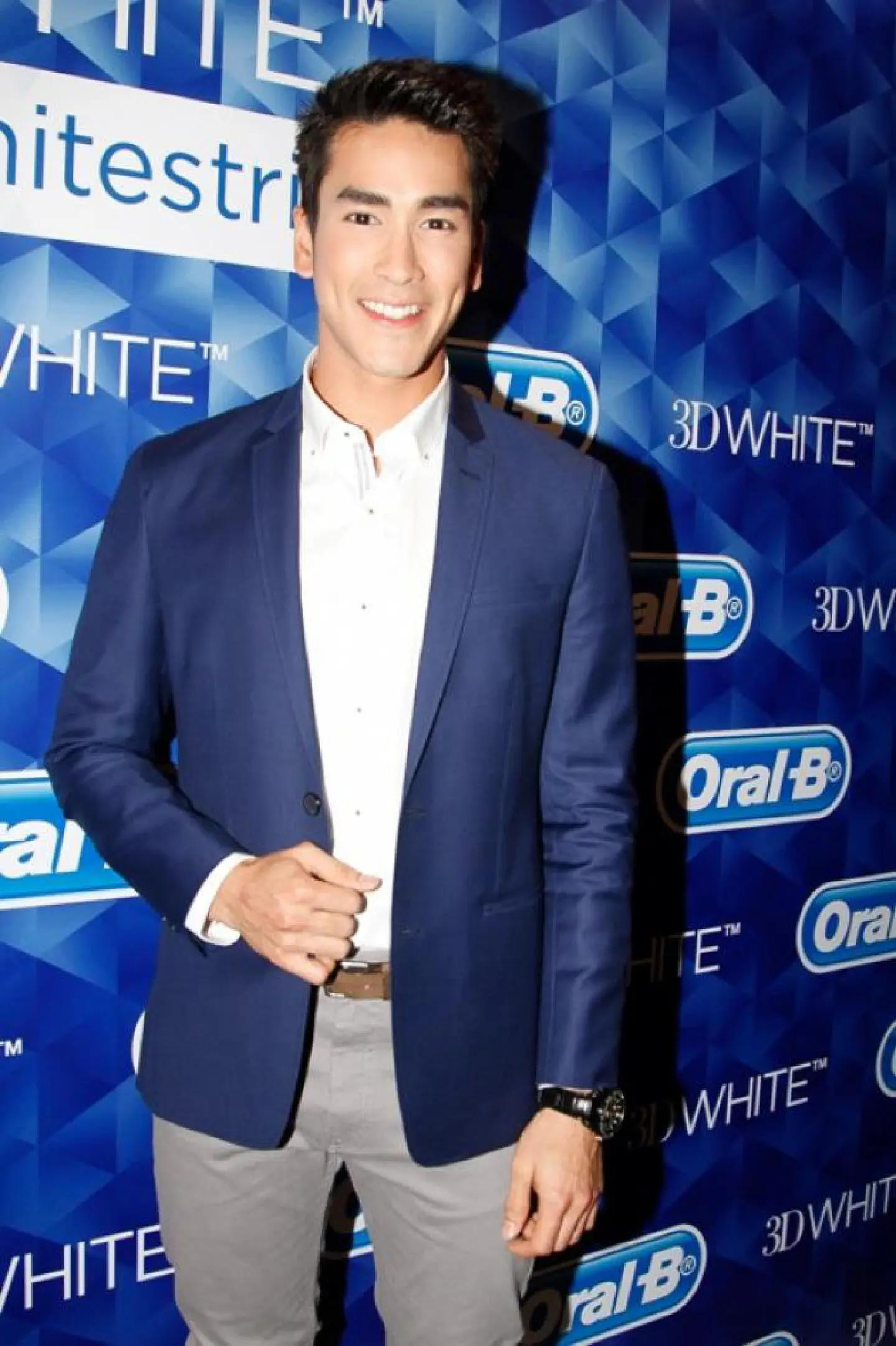 Nadech grows a six-pack - ready for the monkhood Nadech grows a six-pack - ready for the monkhood