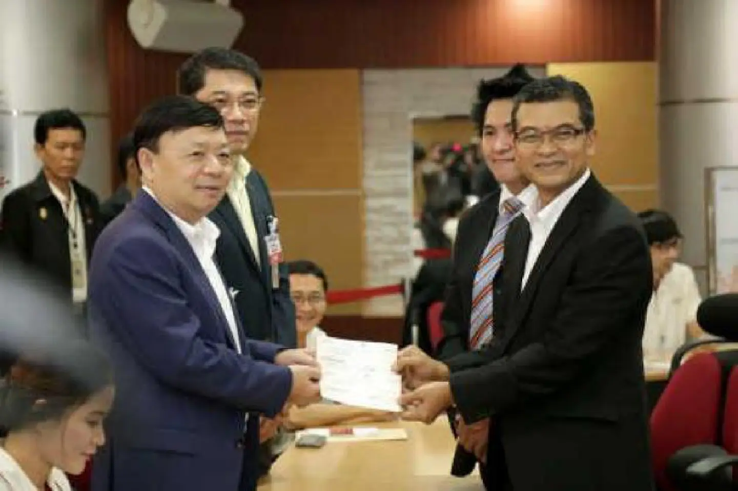 Licence bidders set for fight in earnest Licence bidders set for fight in earnest