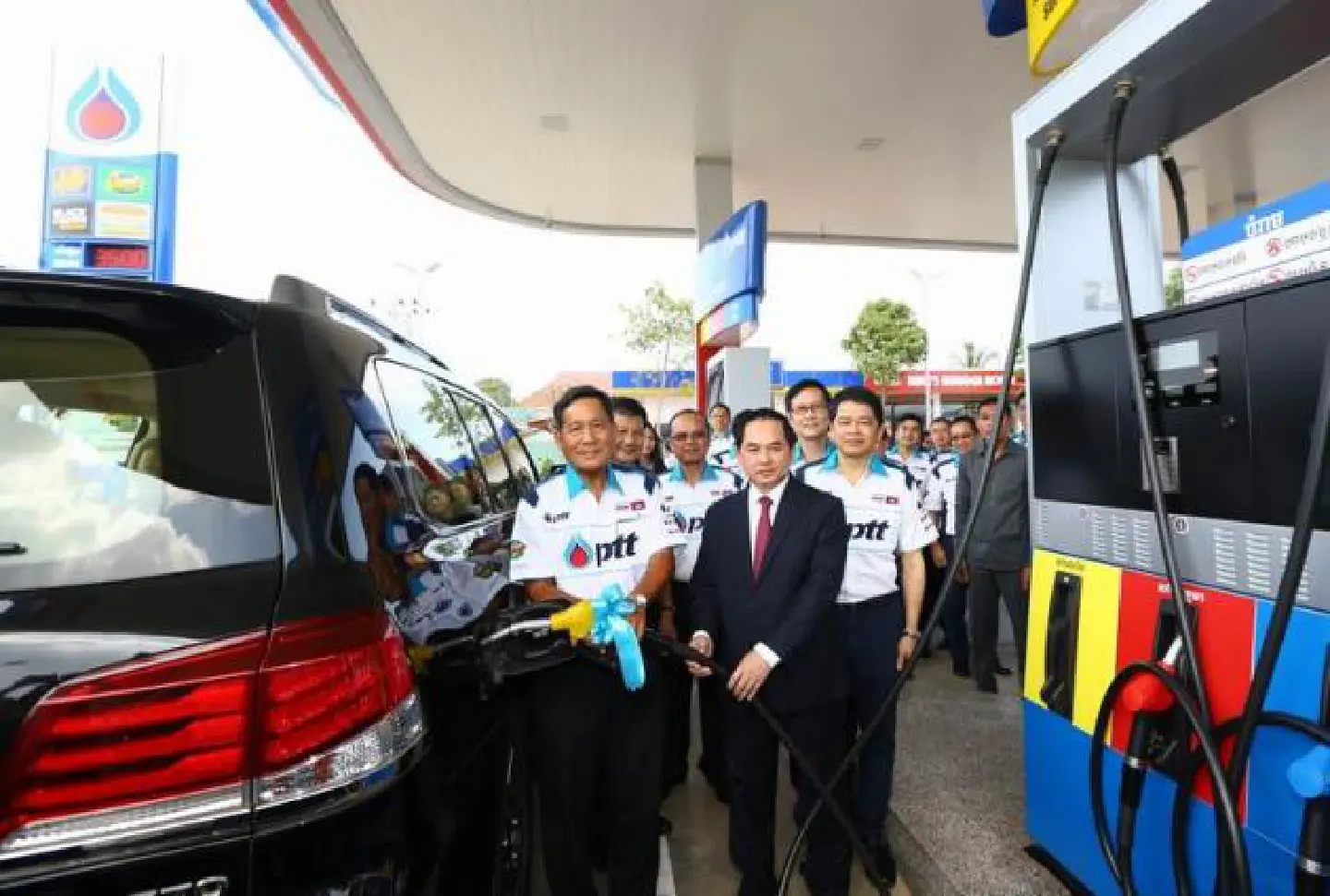 PTT opens first 'Life Station' in Siem Reap PTT opens first 'Life Station' in Siem Reap