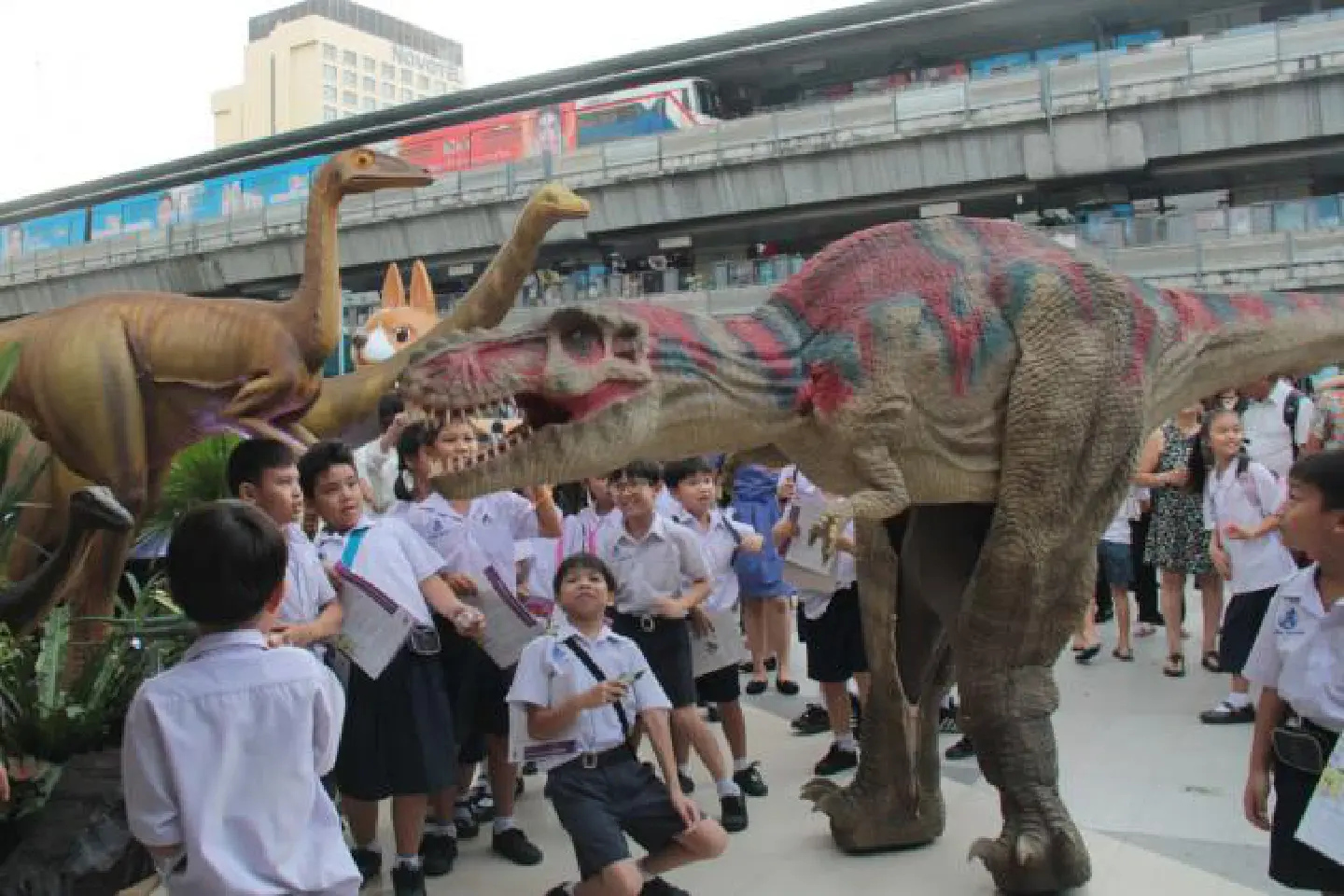 Dinosaurs in the big city
