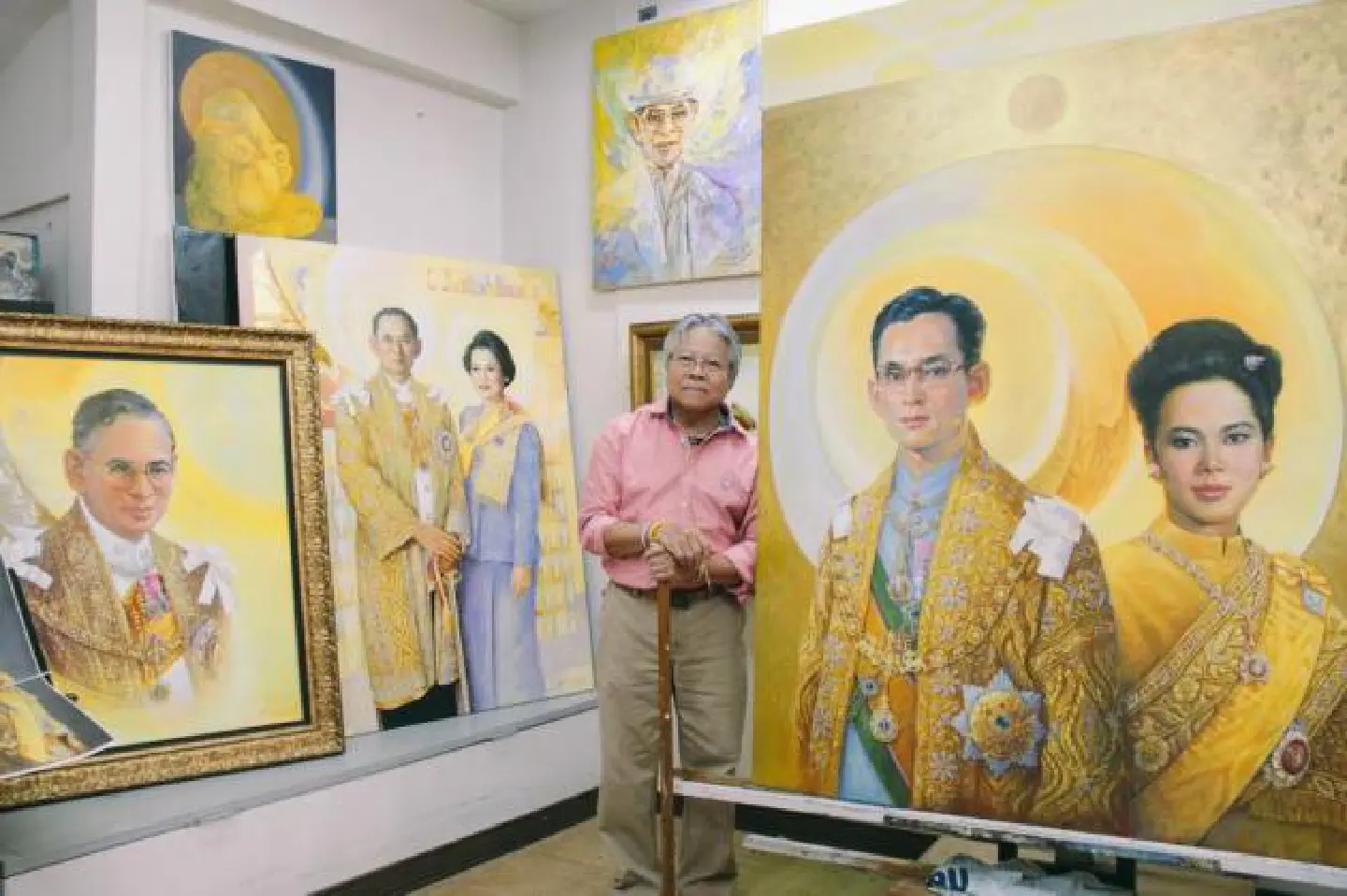 Portraits of a monarch