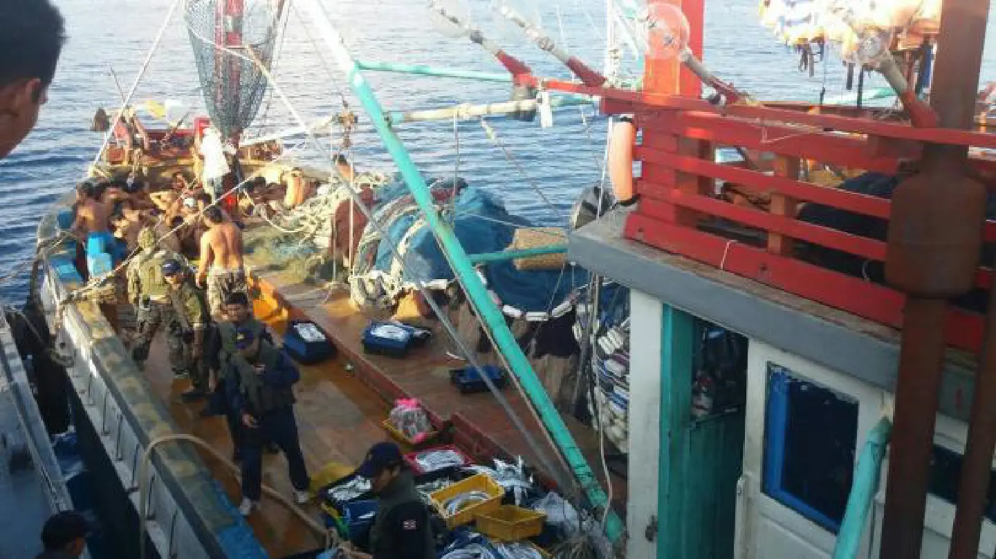 Navy rounds up intruding Vietnamese fishing trawlers Navy rounds up intruding Vietnamese fishing trawlers