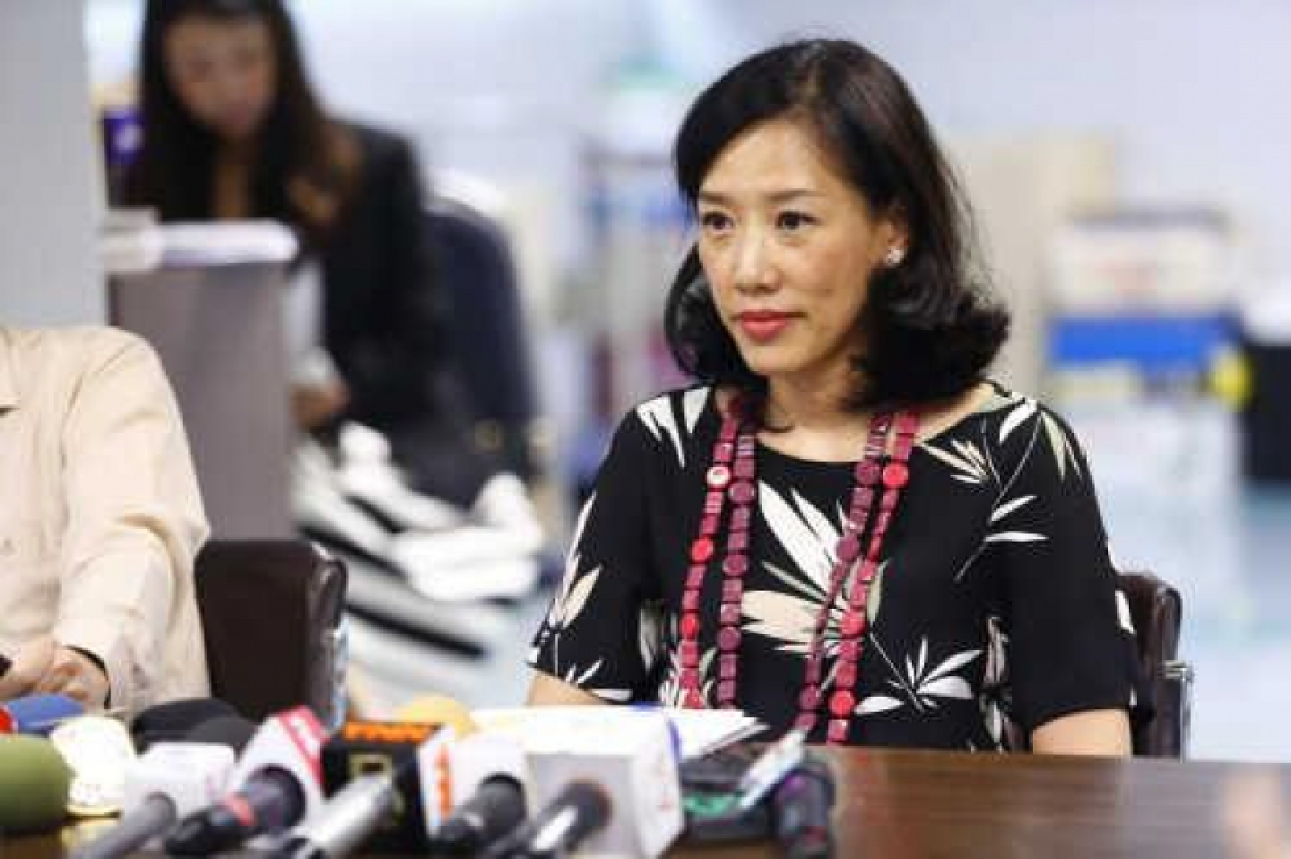 Retailers call for more tax breaks Retailers call for more tax breaks