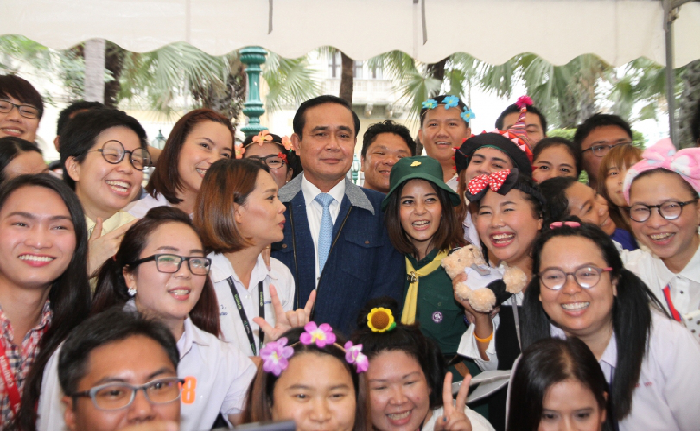 Glimpse into life of family man Prayut
