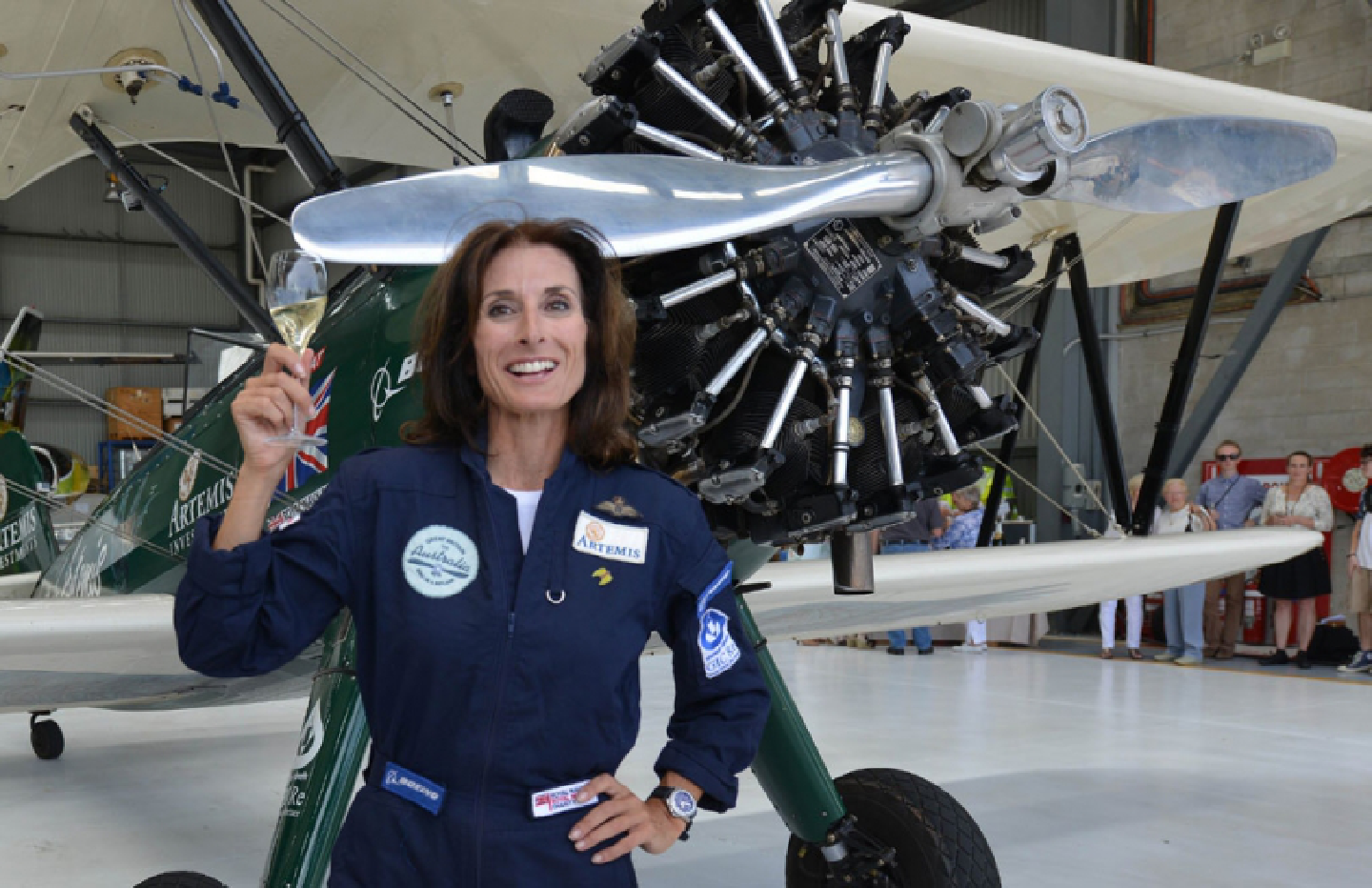 Female pilot lands in Sydney after epic journey from Britain in 1942 aircraft Female pilot lands in Sydney after epic journey from Britain in 1942 aircraft