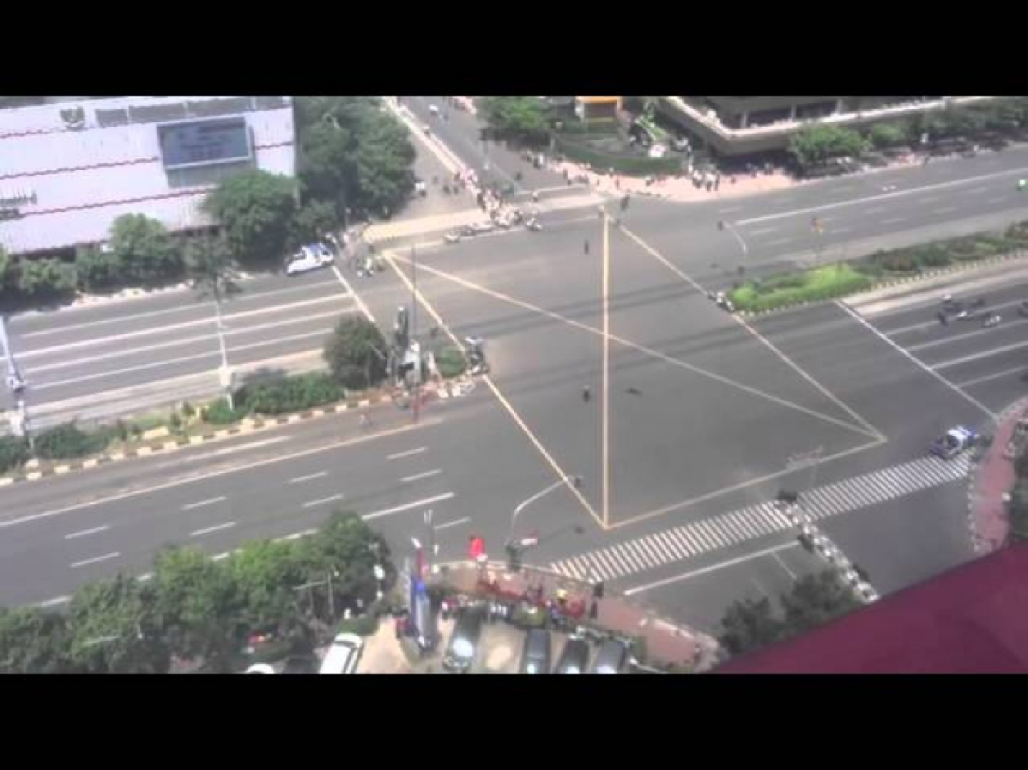 Blasts, gunfight in Indonesian capital; at least 6 dead Blasts, gunfight in Indonesian capital; at least 6 dead