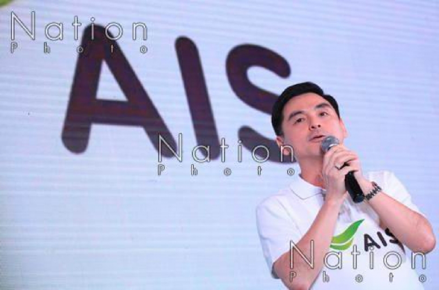 AIS budgets Bt40 bn on 4G roll-out AIS budgets Bt40 bn on 4G roll-out
