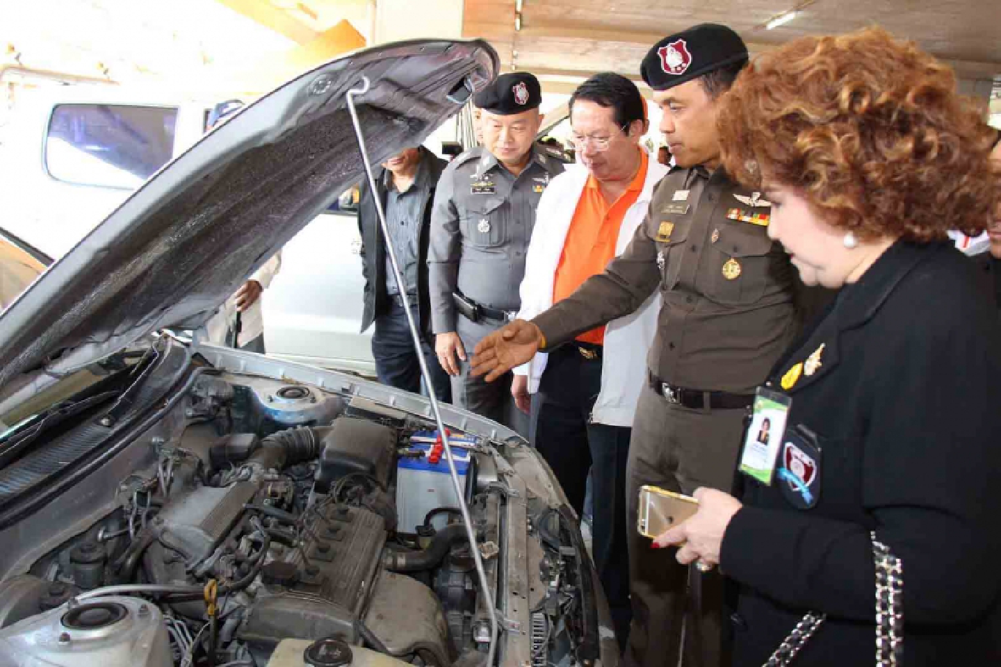 Vocational students to repair police vehicles Vocational students to repair police vehicles