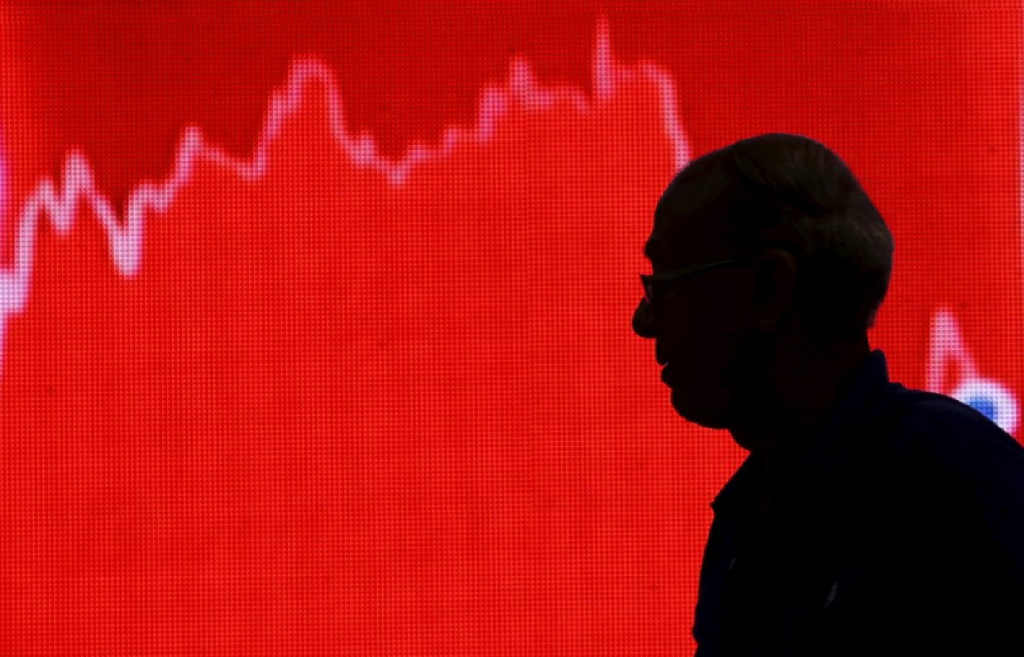 Asian shares slip as bank fears add to global gloom Asian shares slip as bank fears add to global gloom