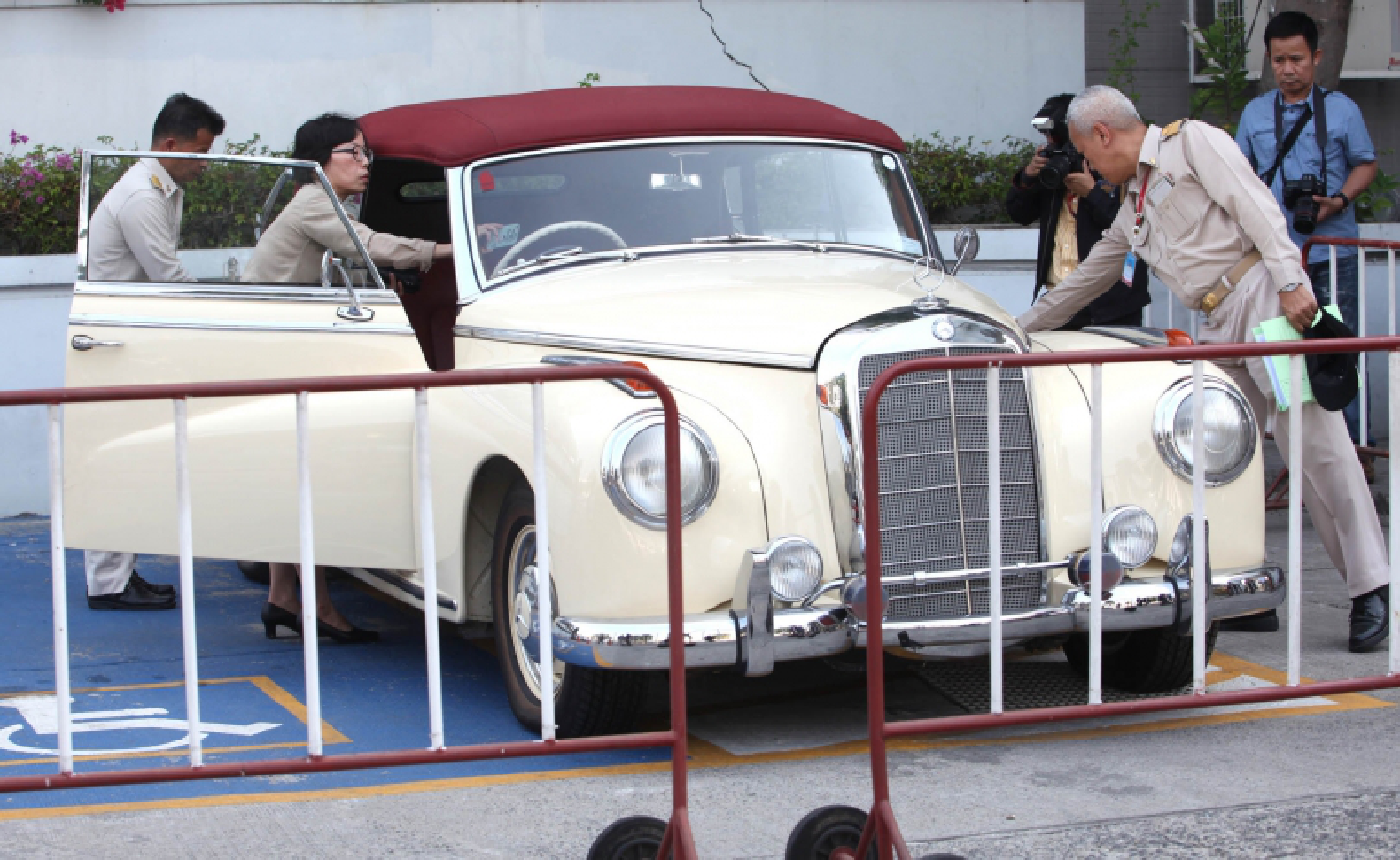 Over 7,000 luxury cars in joint probe Over 7,000 luxury cars in joint probe