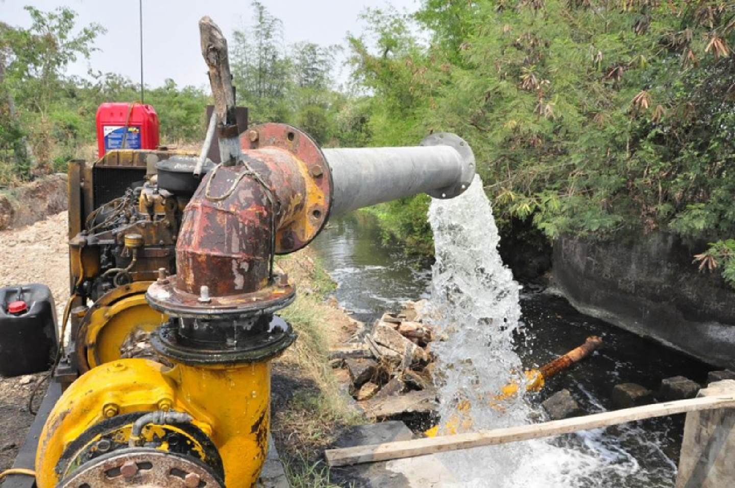 Water crisis turns acute Water crisis turns acute