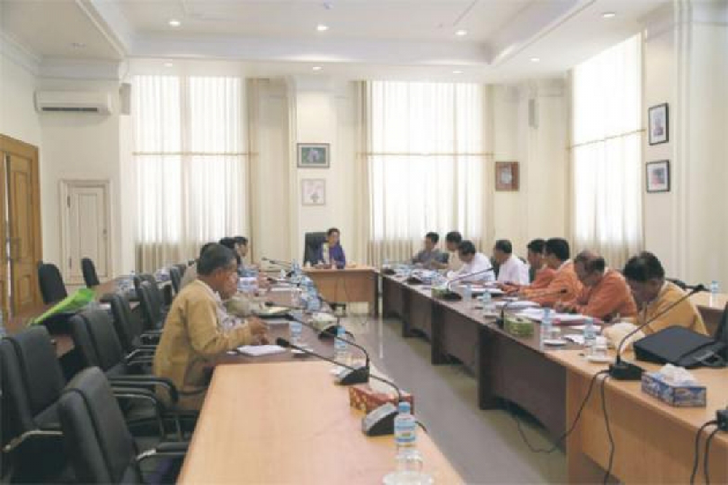 Suu Kyi tells ministers to draw 100-day plans Suu Kyi tells ministers to draw 100-day plans