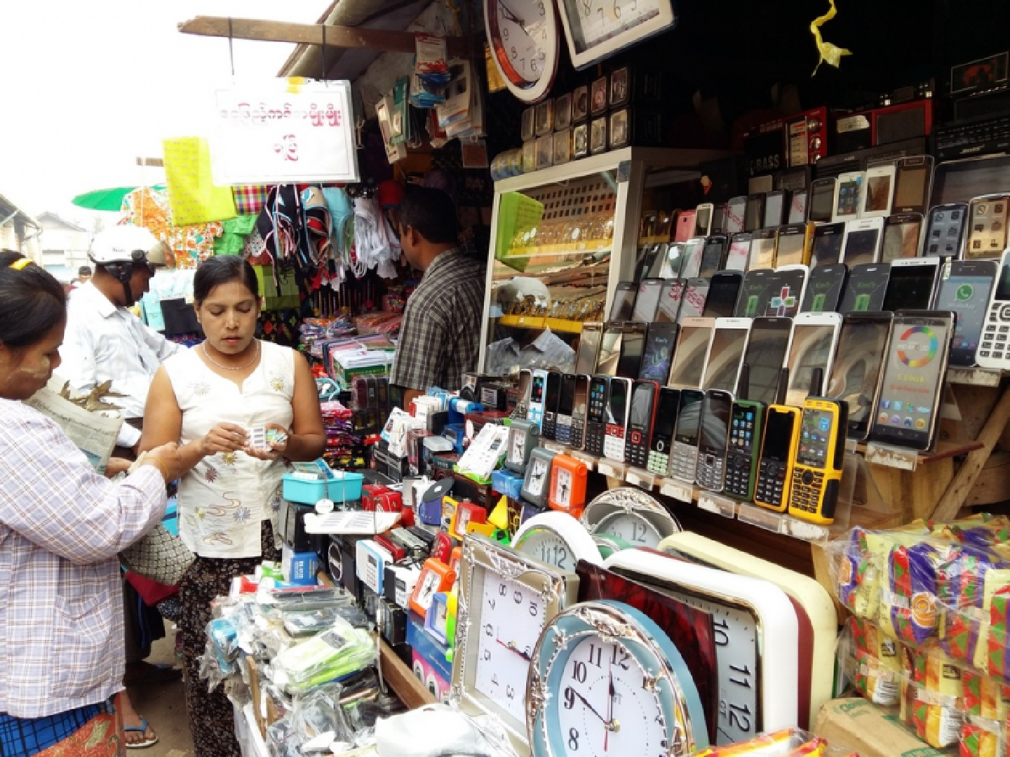 Mobile firms splash the cash in Myanmar