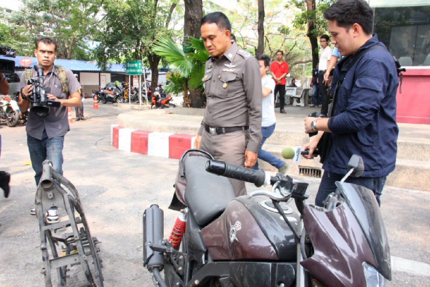 Nine officers probed over Vorayuth case Nine officers probed over Vorayuth case