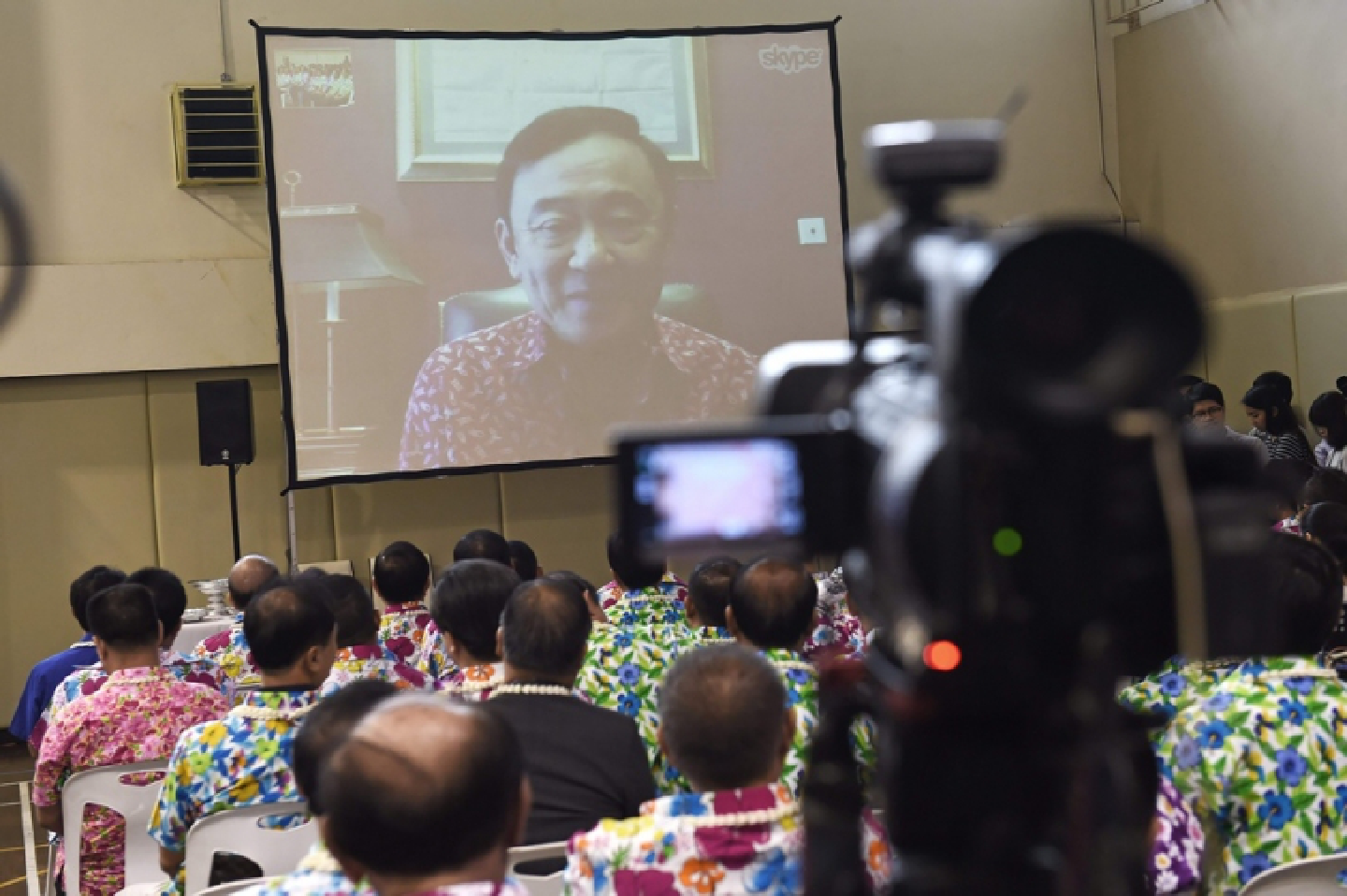 Pheu Thai meets for Thaksin Skype address Pheu Thai meets for Thaksin Skype address
