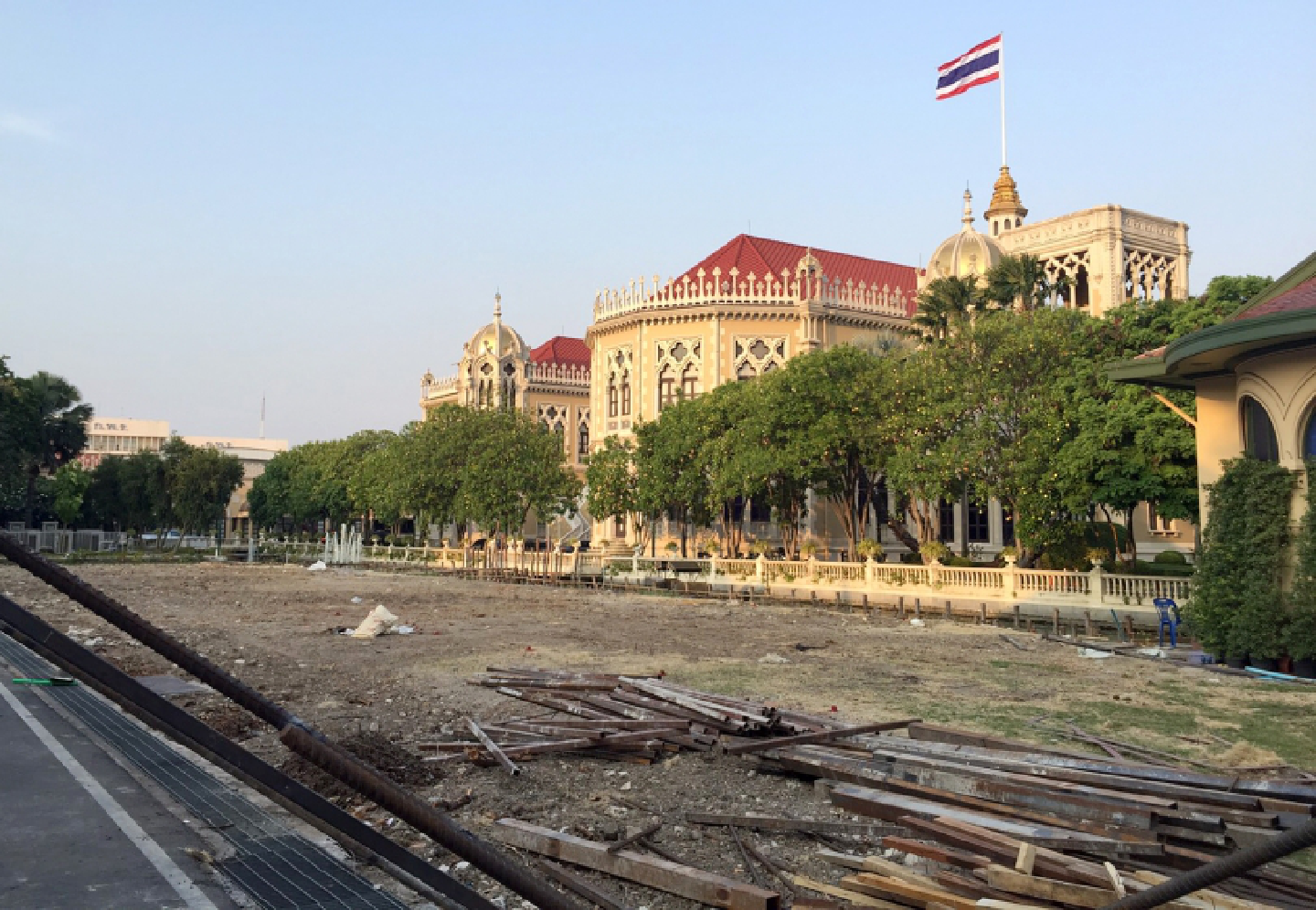 Alternative building to Thai Khu Fah being built on PM’s orders