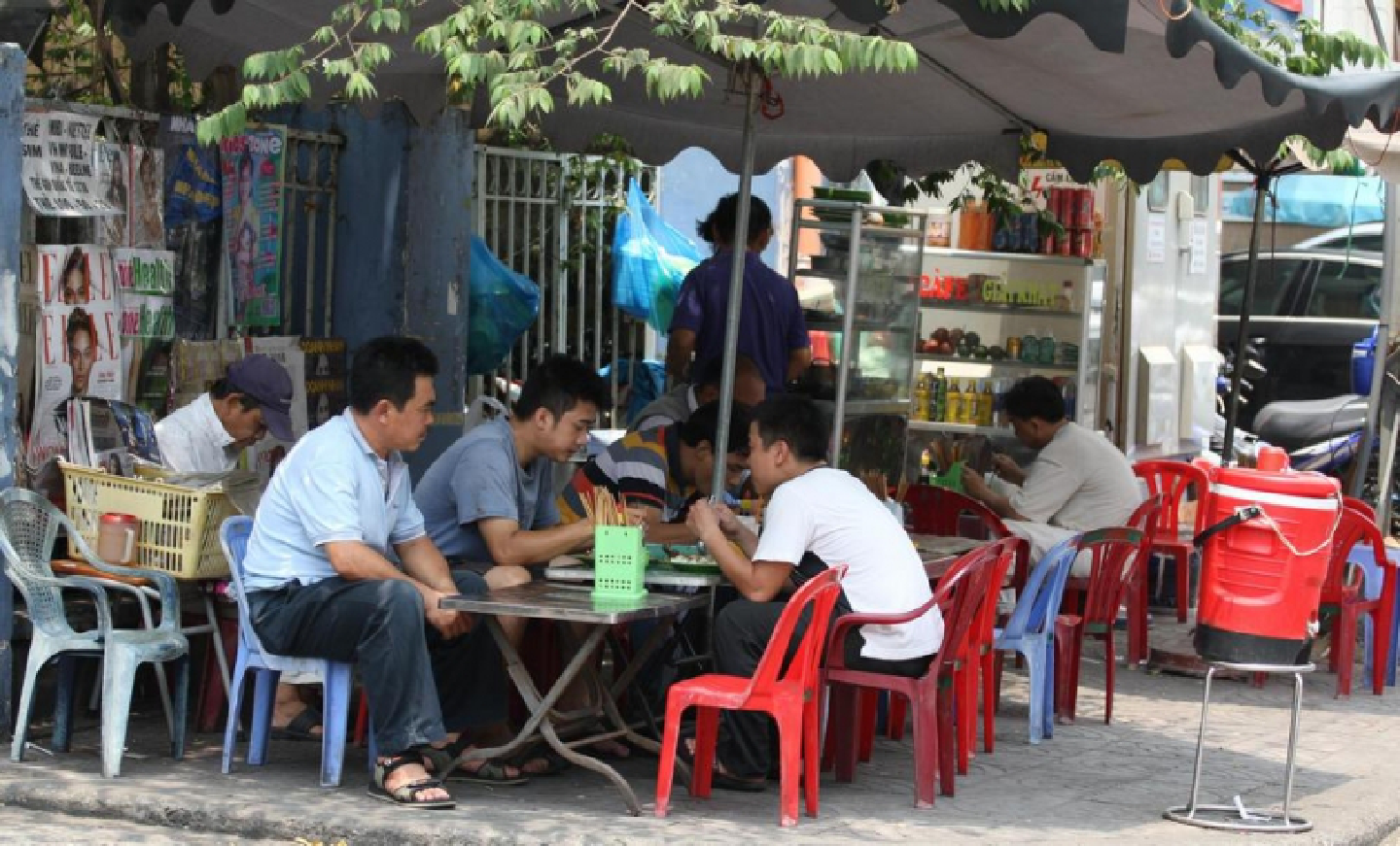 Street food stalls sustain life for thousands of migrants
