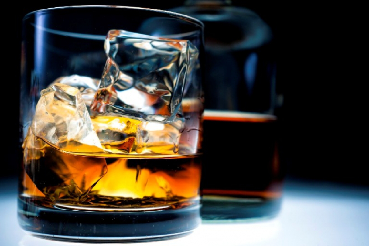 White is the new JOHNNIE BLACK White is the new JOHNNIE BLACK