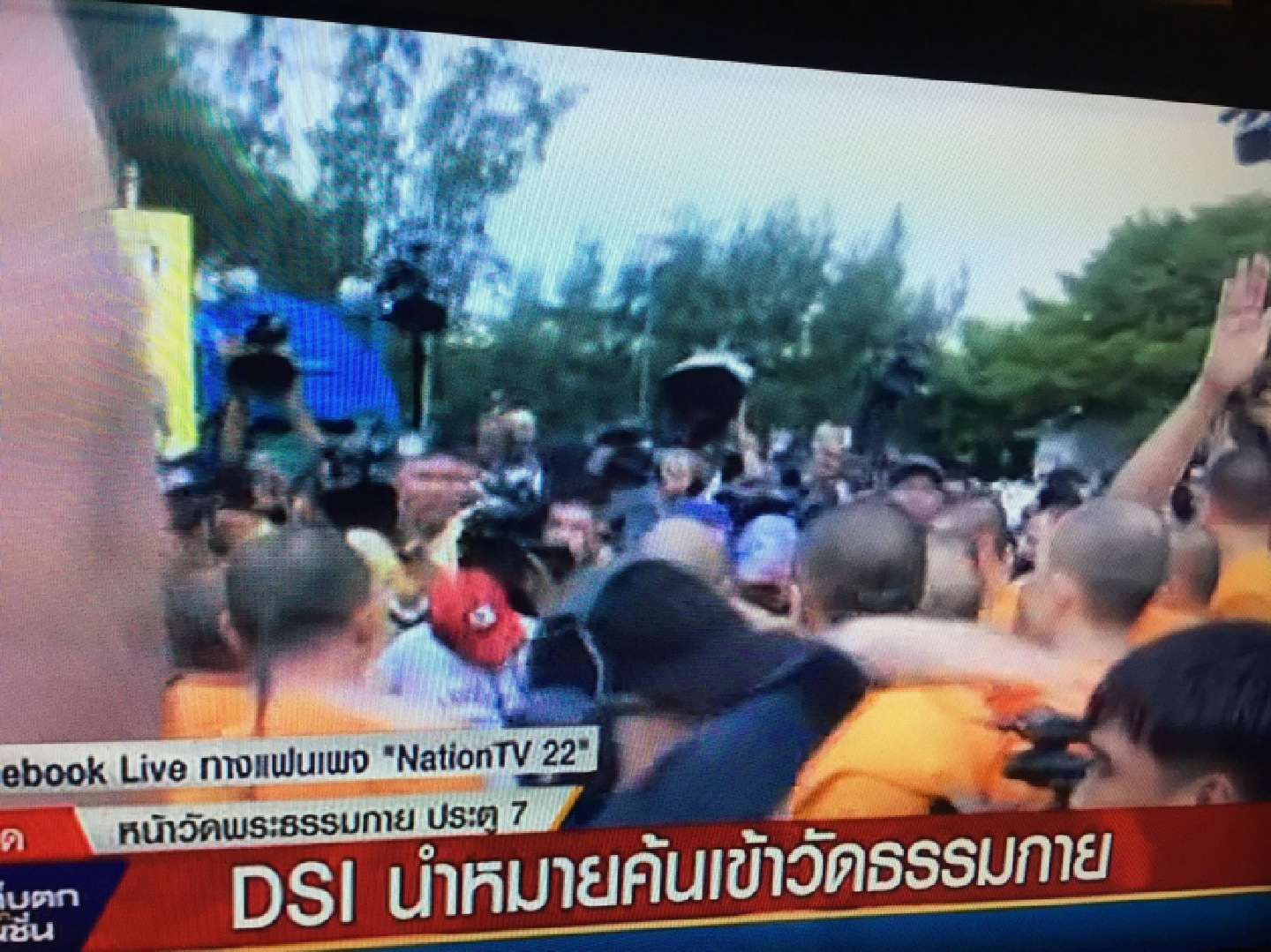 DSI officials pass through temple's gate DSI officials pass through temple's gate