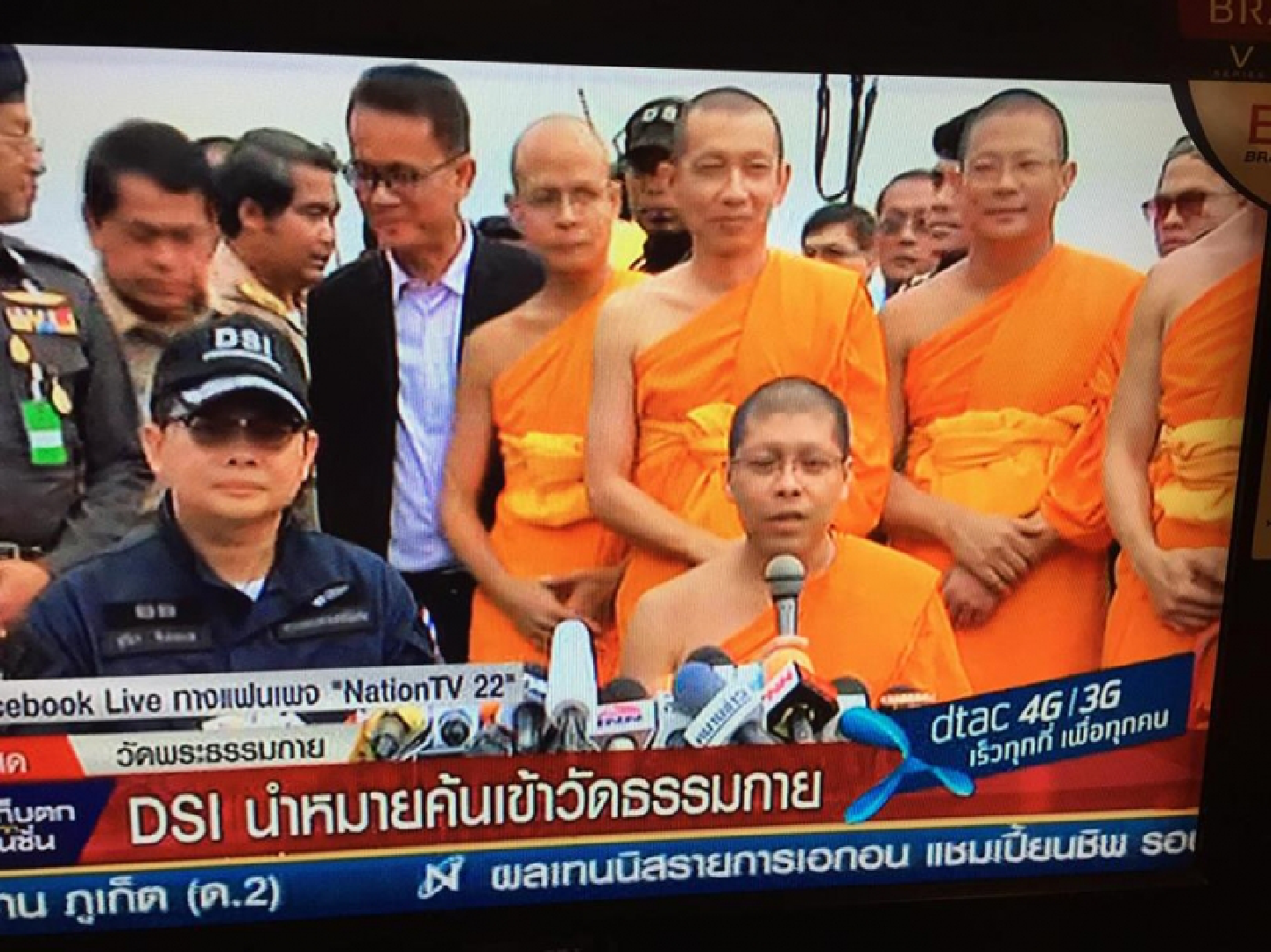 Monks allow DSI officials to search Dhammakaya Temple Monks allow DSI officials to search Dhammakaya Temple