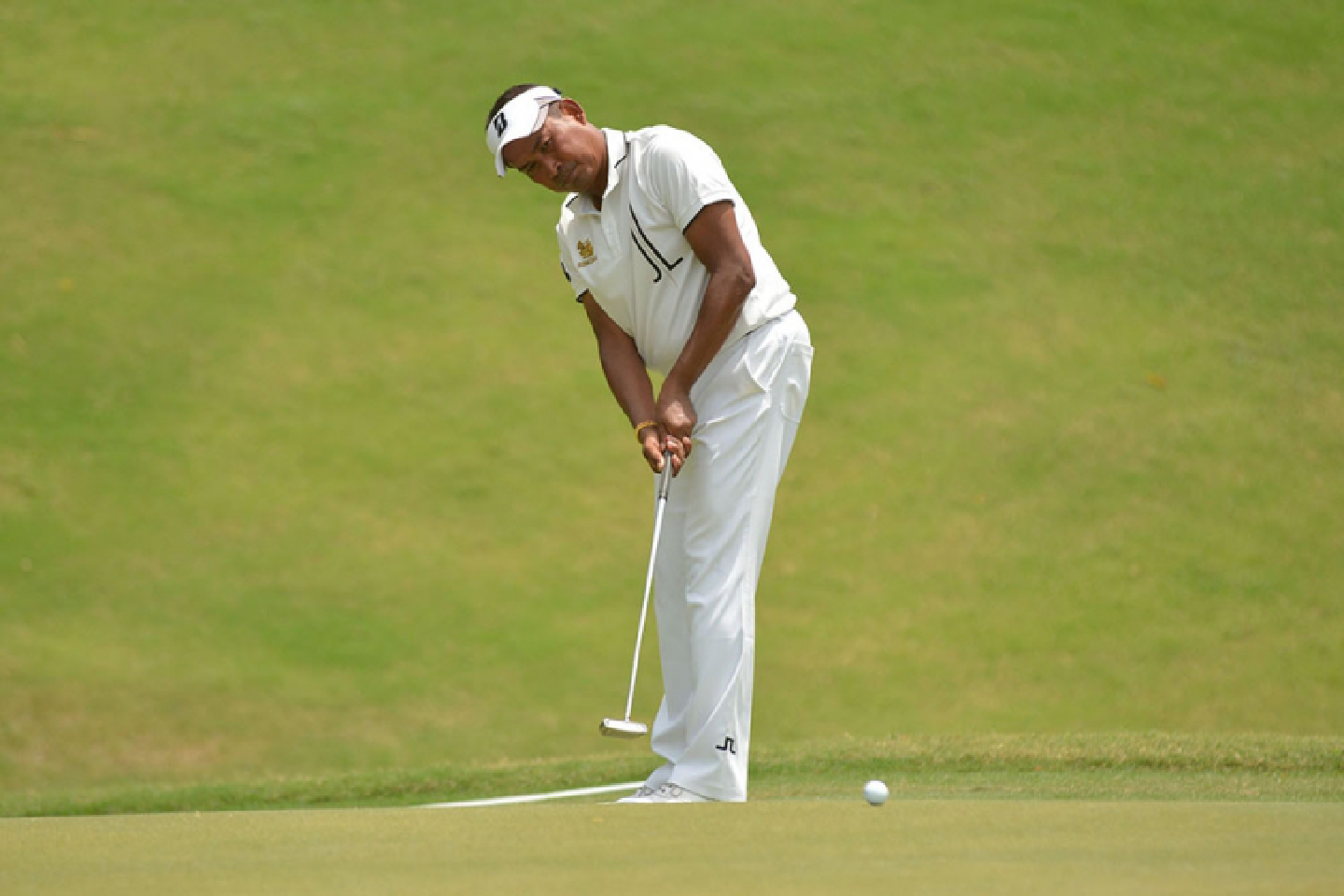 Thaworn fires into clubhouse lead with a 66 on a rain-hit day at Santiburi Thaworn fires into clubhouse lead with a 66 on a rain-hit day at Santiburi