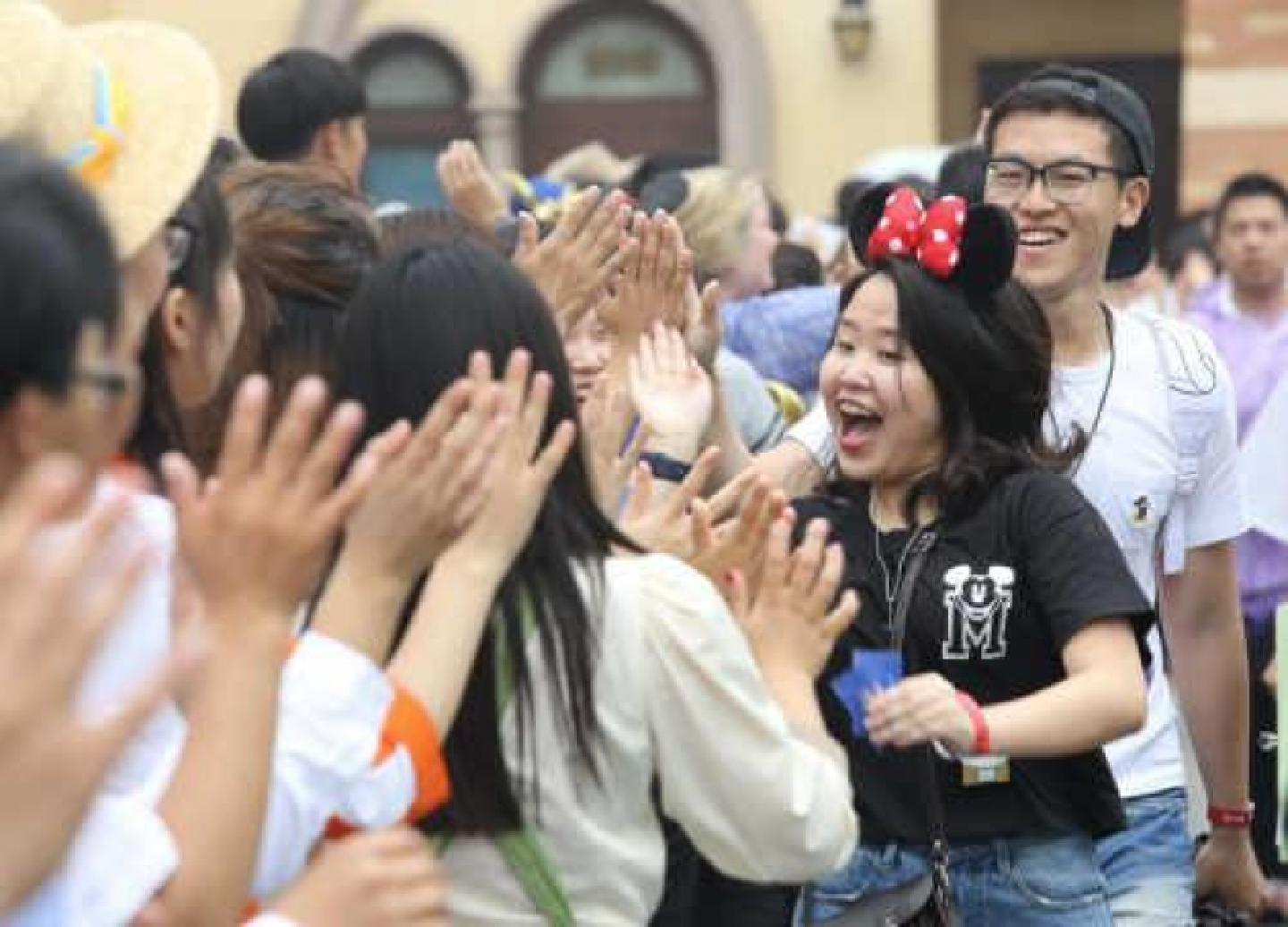 Disney visitors soak up a new experience in China Disney visitors soak up a new experience in China