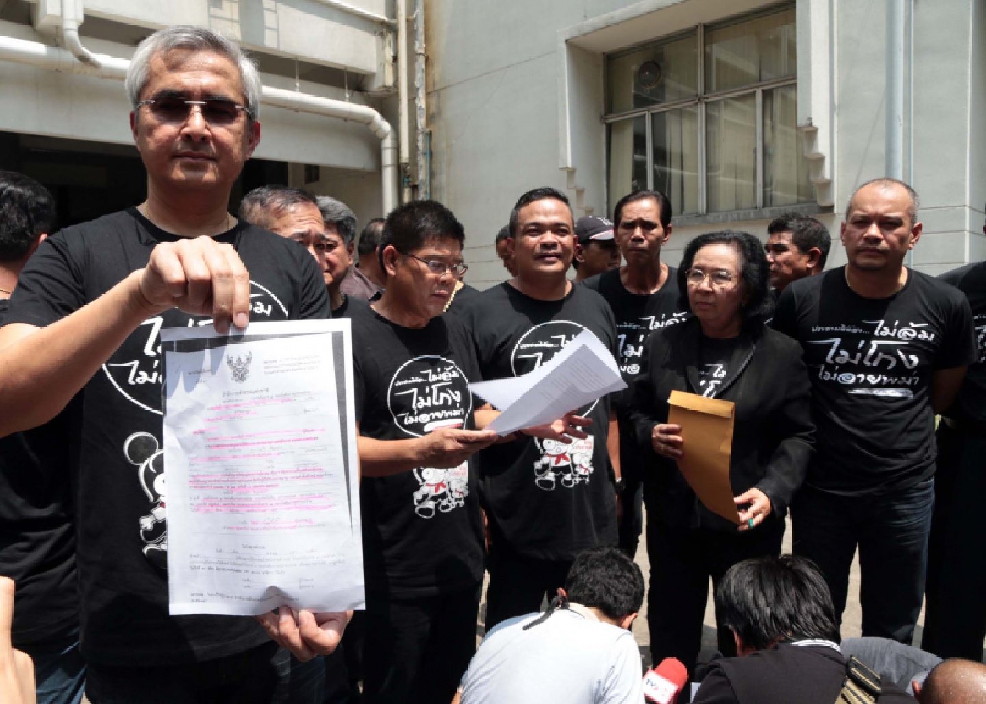 19 red leaders |to face charges over violating ban on gathering