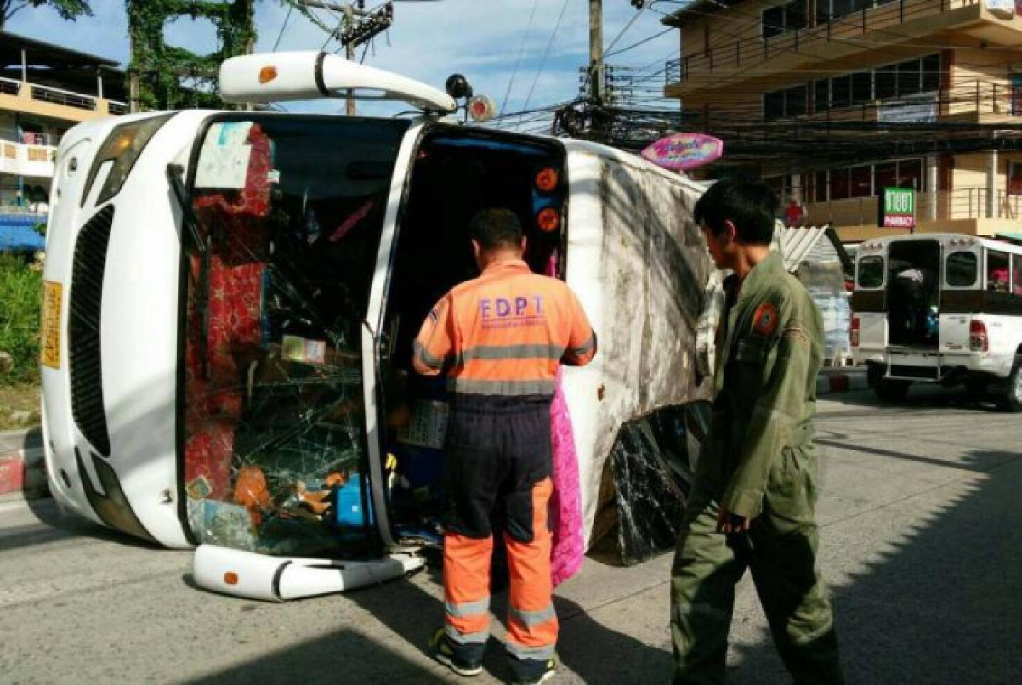 Newly-arrived tourists injured in Patong bus crash Newly-arrived tourists injured in Patong bus crash