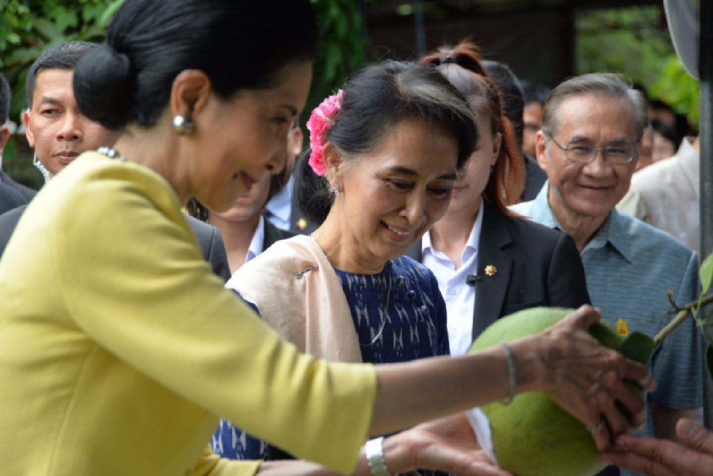 Suu Kyi visits Sufficiency Economy village Suu Kyi visits Sufficiency Economy village