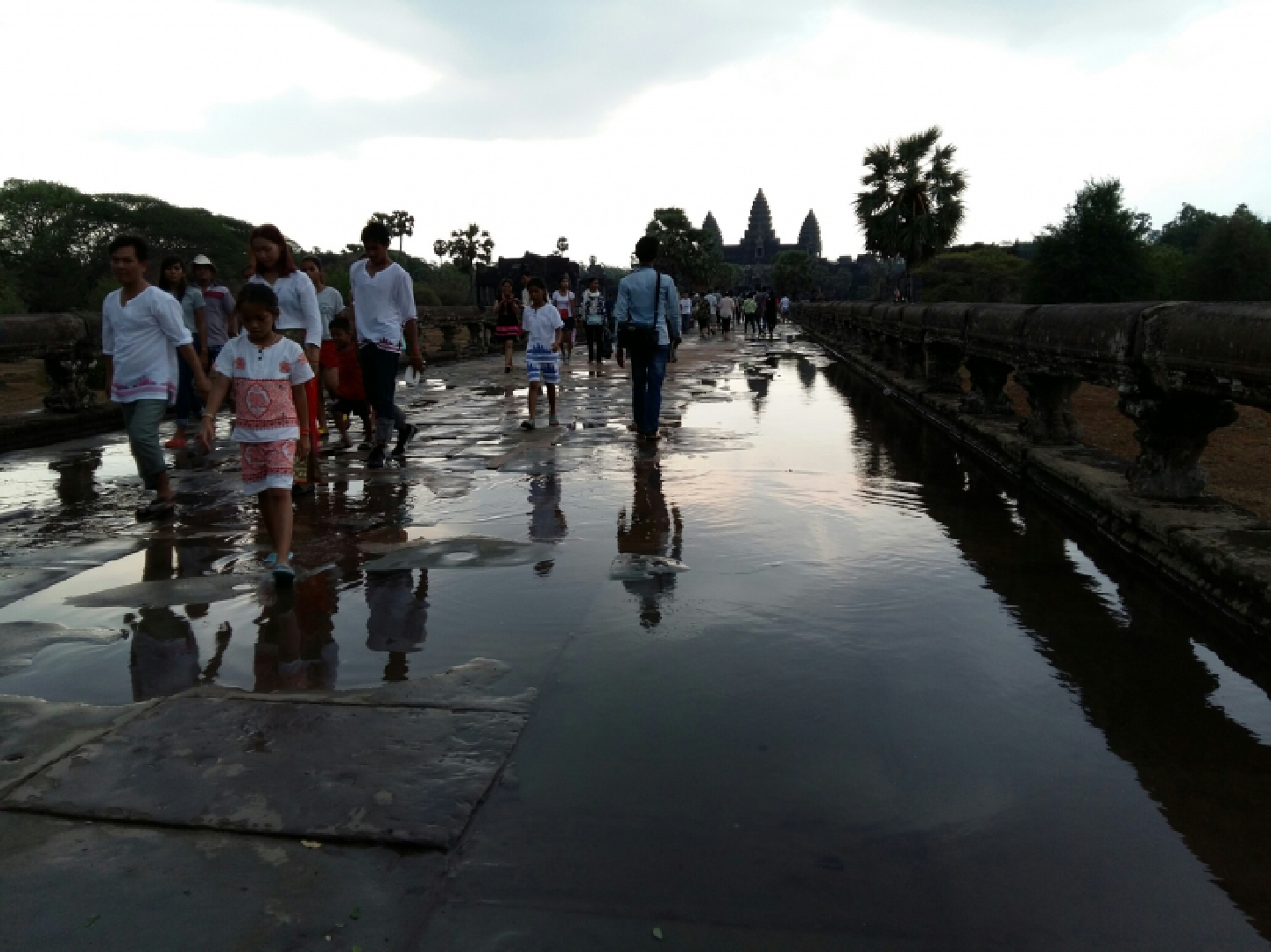 Dress code for Angkor Wat tourists