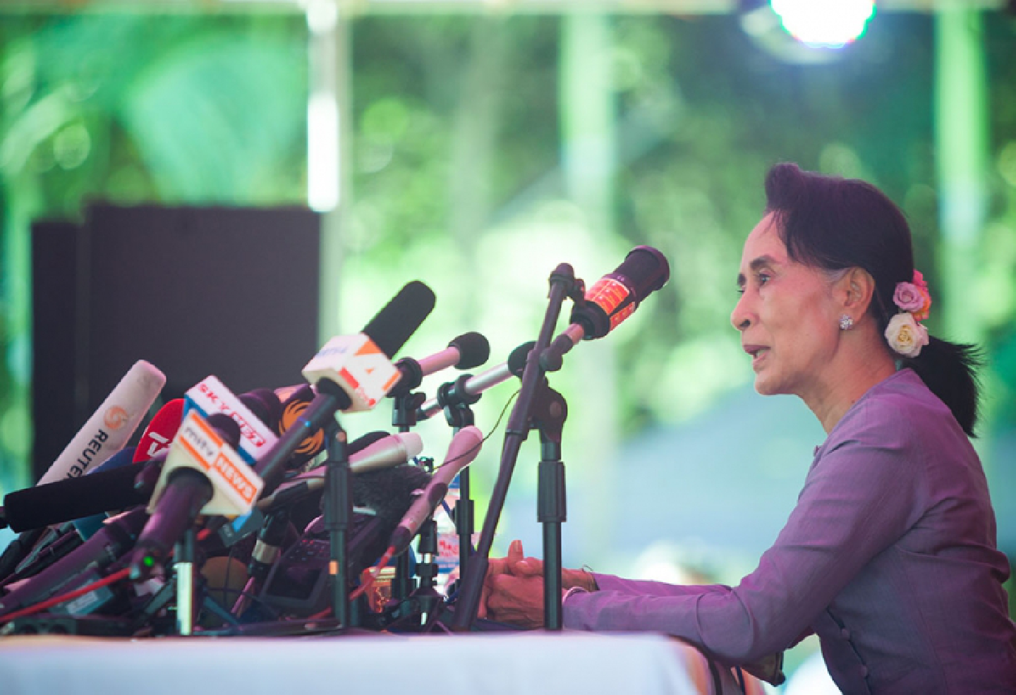 Suu Kyi calls for investment Suu Kyi calls for investment