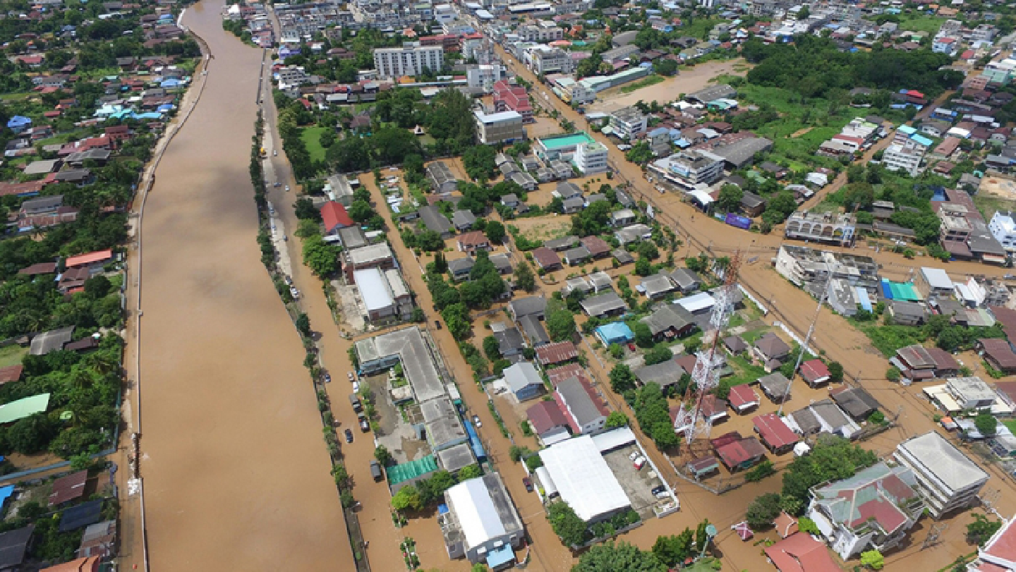 Sukhothai's downtown hit by flashflooding Sukhothai's downtown hit by flashflooding