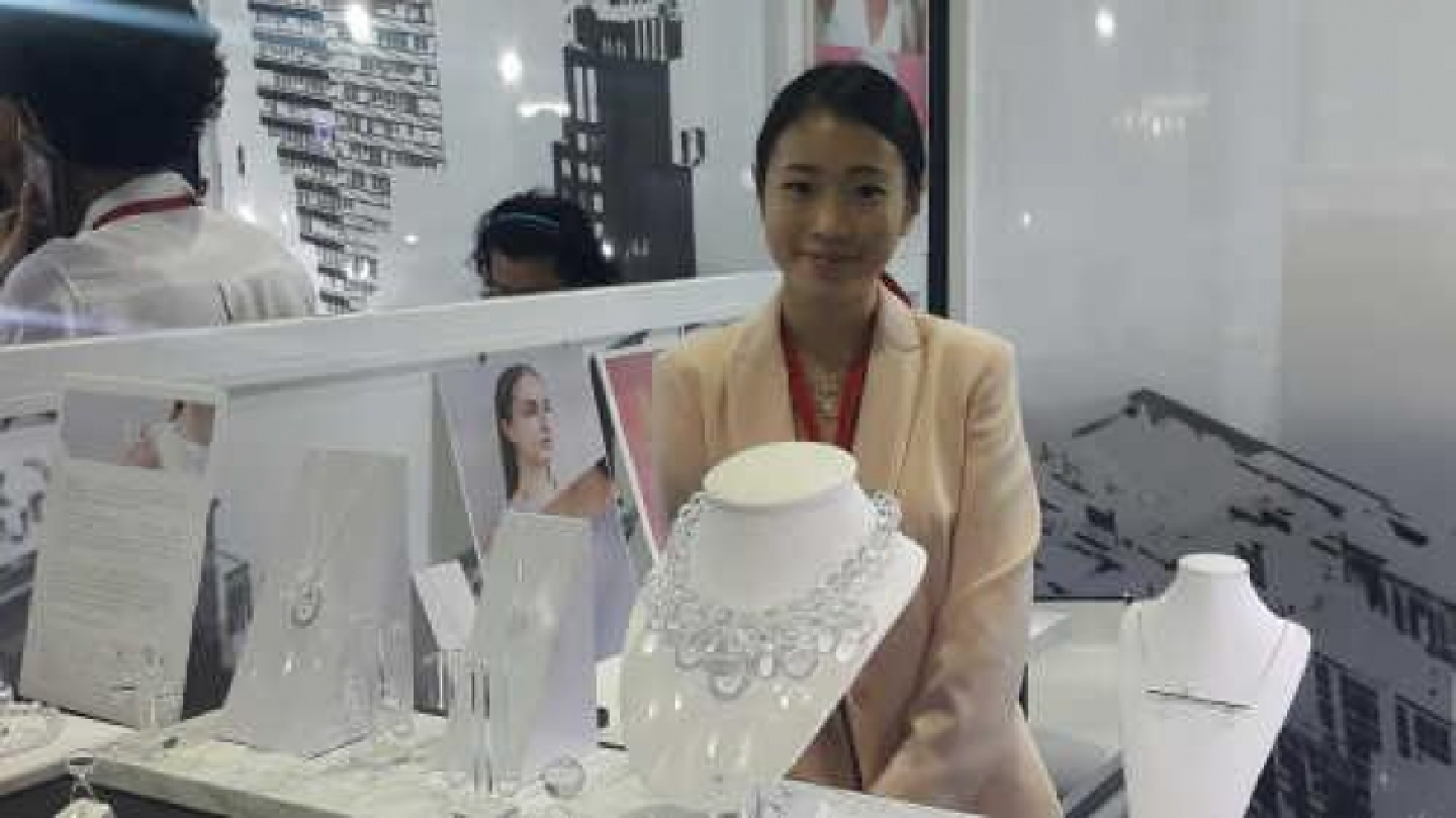 Glass jewellery breaks into market Glass jewellery breaks into market