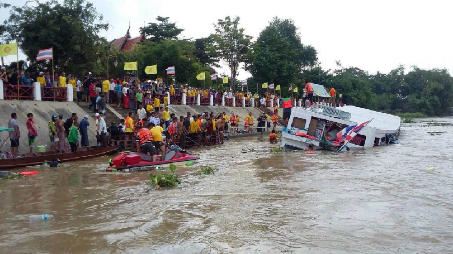 13 Muslims drown in boat accident 13 Muslims drown in boat accident