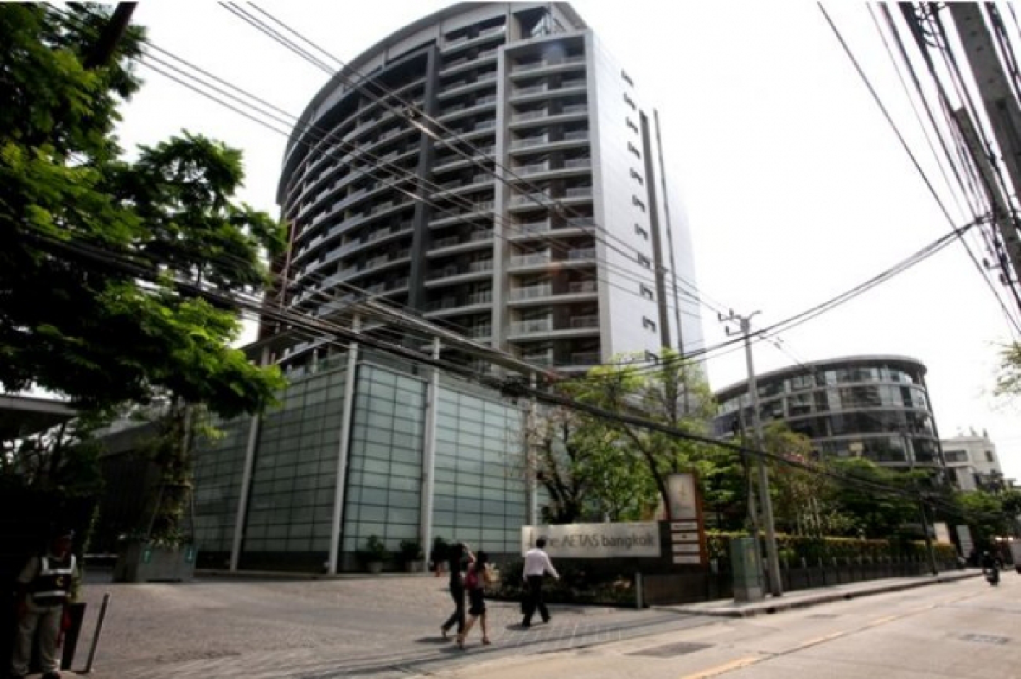 Court orders illegal parts of Aetas hotel in Ruamrudee to be torn down