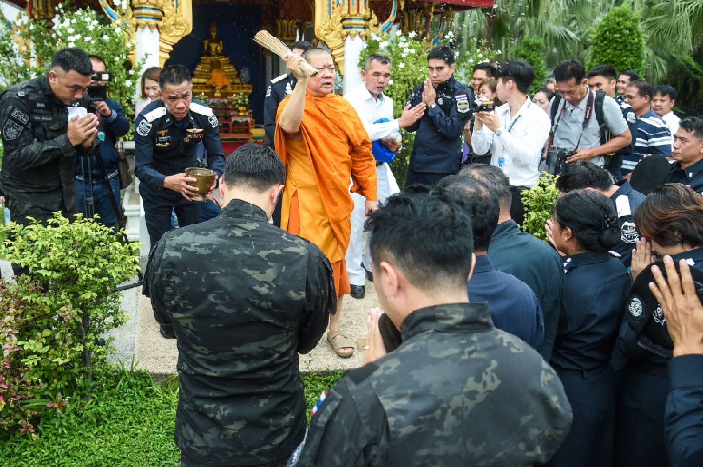 Blessed yantra clothes distributed to park rangers