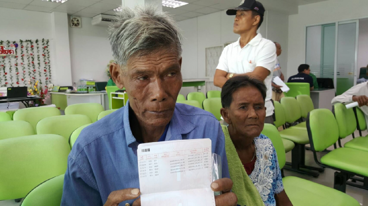 Old man who lost family savings gets Bt1.3m in donations Old man who lost family savings gets Bt1.3m in donations