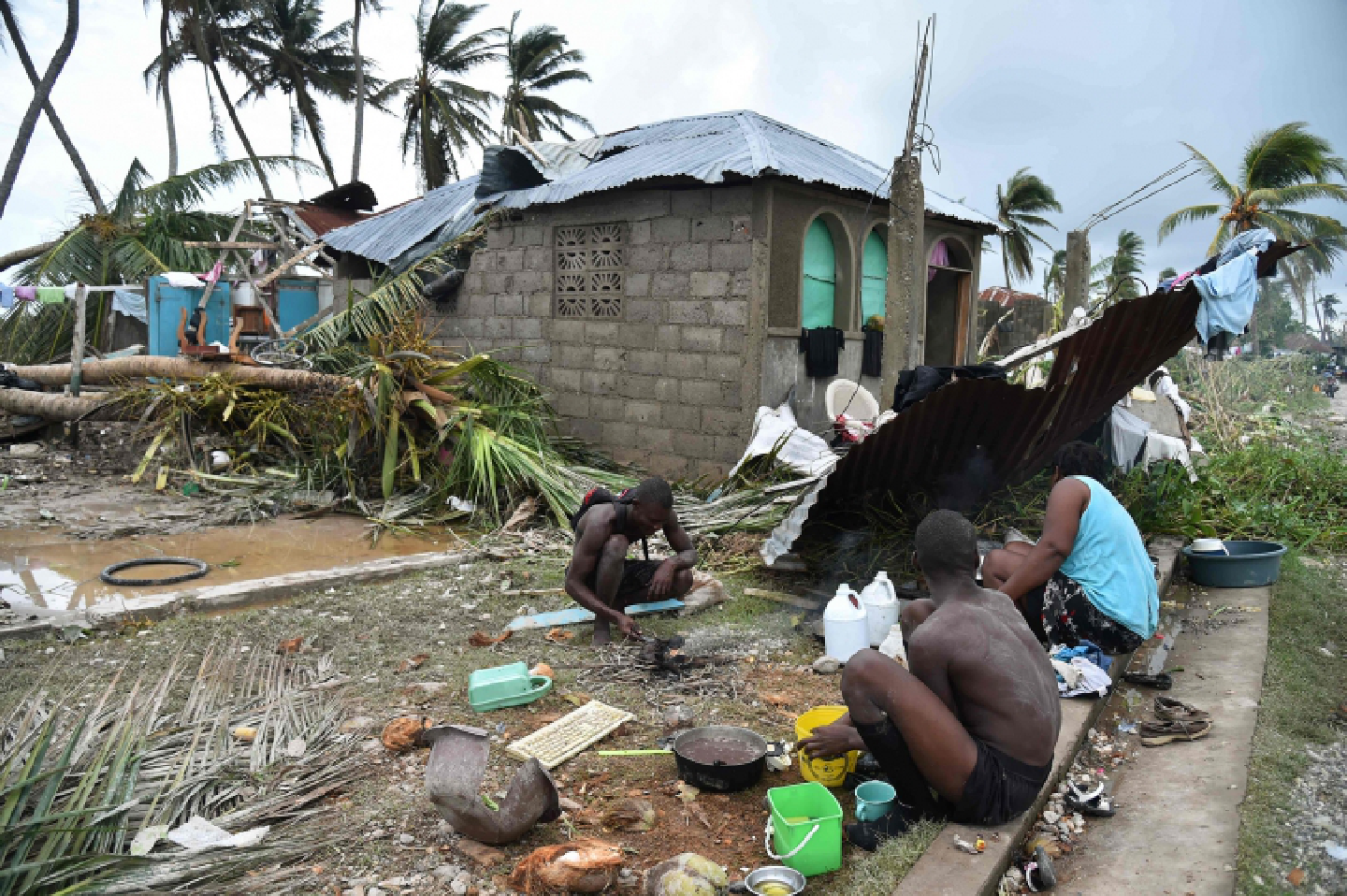 At least 400 dead in hurricane-hit Haiti: senator At least 400 dead in hurricane-hit Haiti: senator