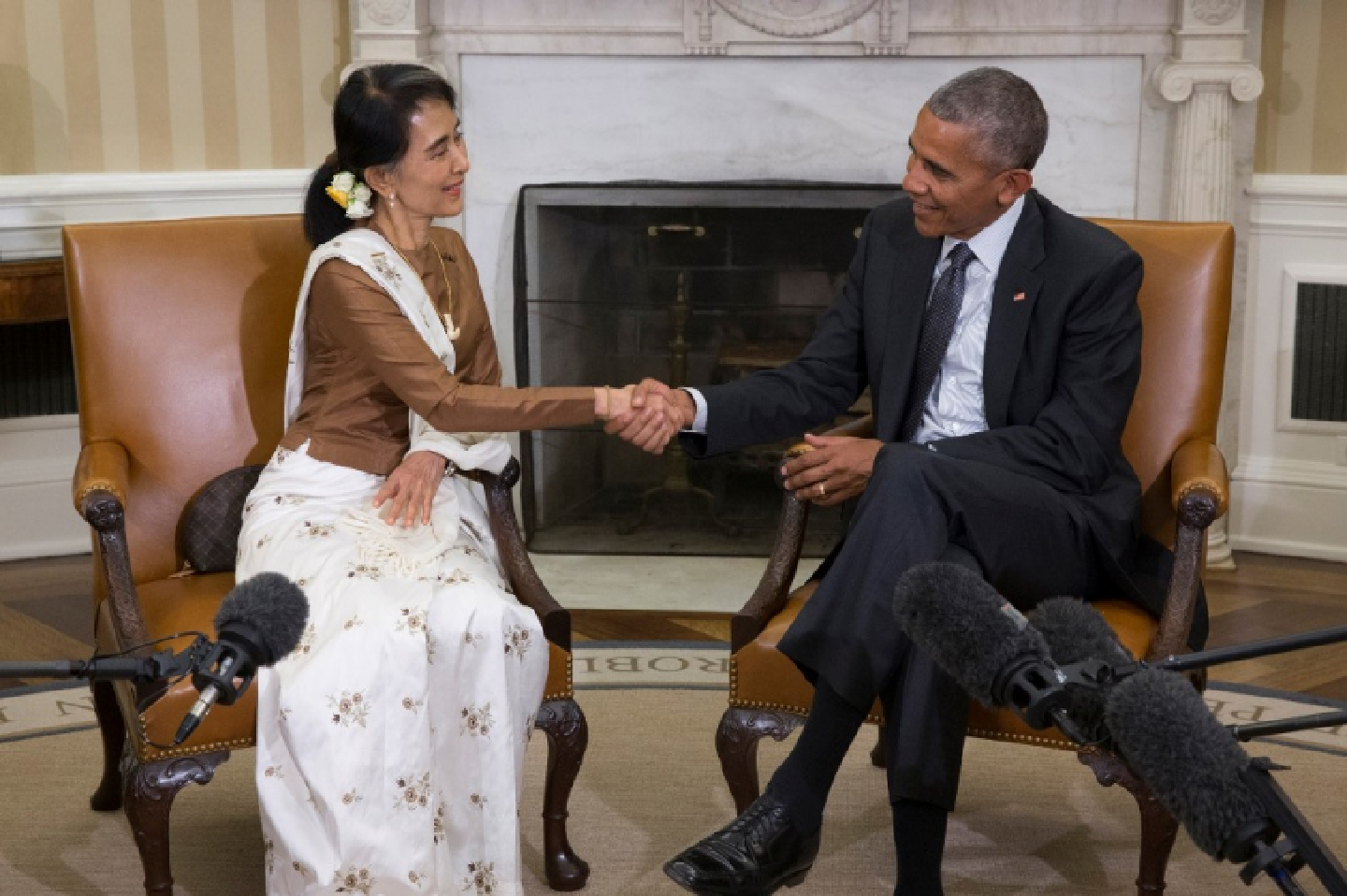 Obama lifts US economic sanctions on Myanmar Obama lifts US economic sanctions on Myanmar