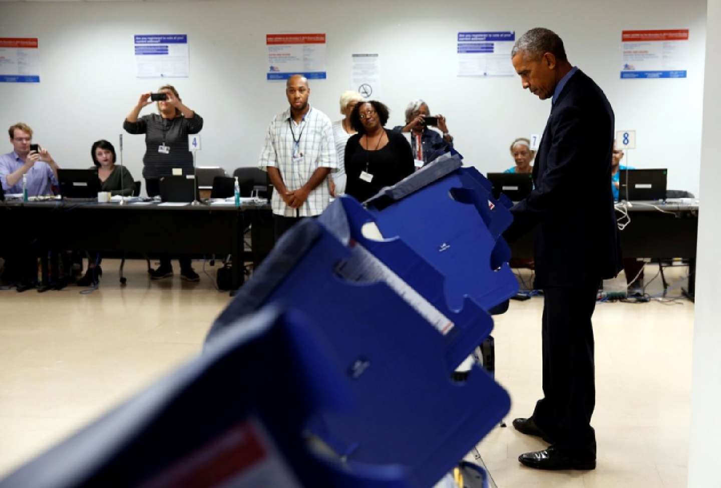 Obama casts early vote for Clinton during Chicago visit Obama casts early vote for Clinton during Chicago visit