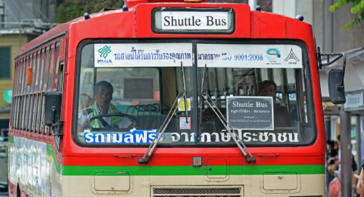 Free buses to Sanam Luang for a year Free buses to Sanam Luang for a year