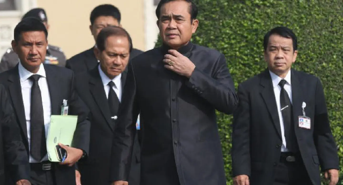 Prayut warns against lese majeste posts Prayut warns against lese majeste posts