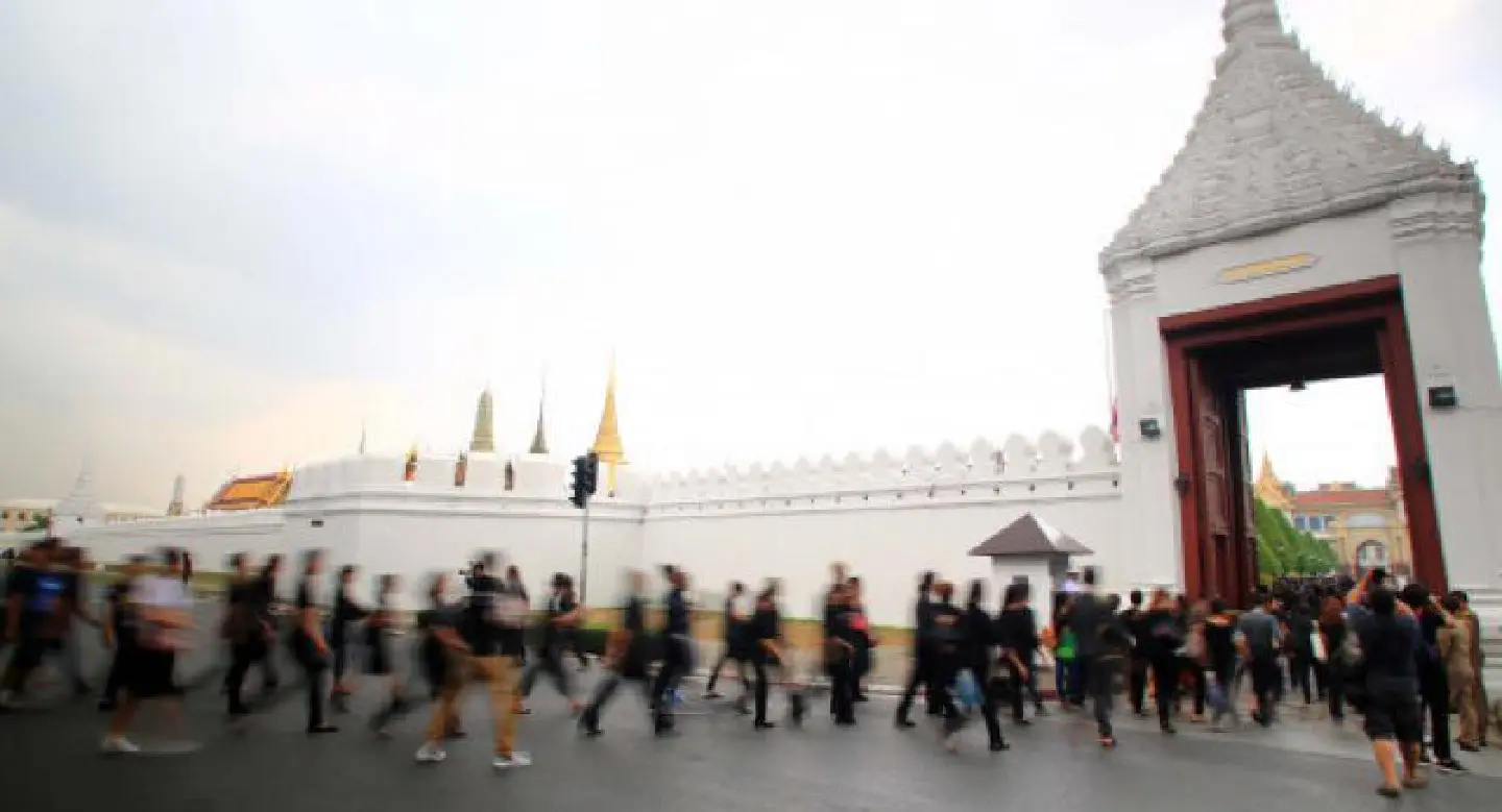 Mourners at Sanam Luang mark symbolic significance of seventh day Mourners at Sanam Luang mark symbolic significance of seventh day