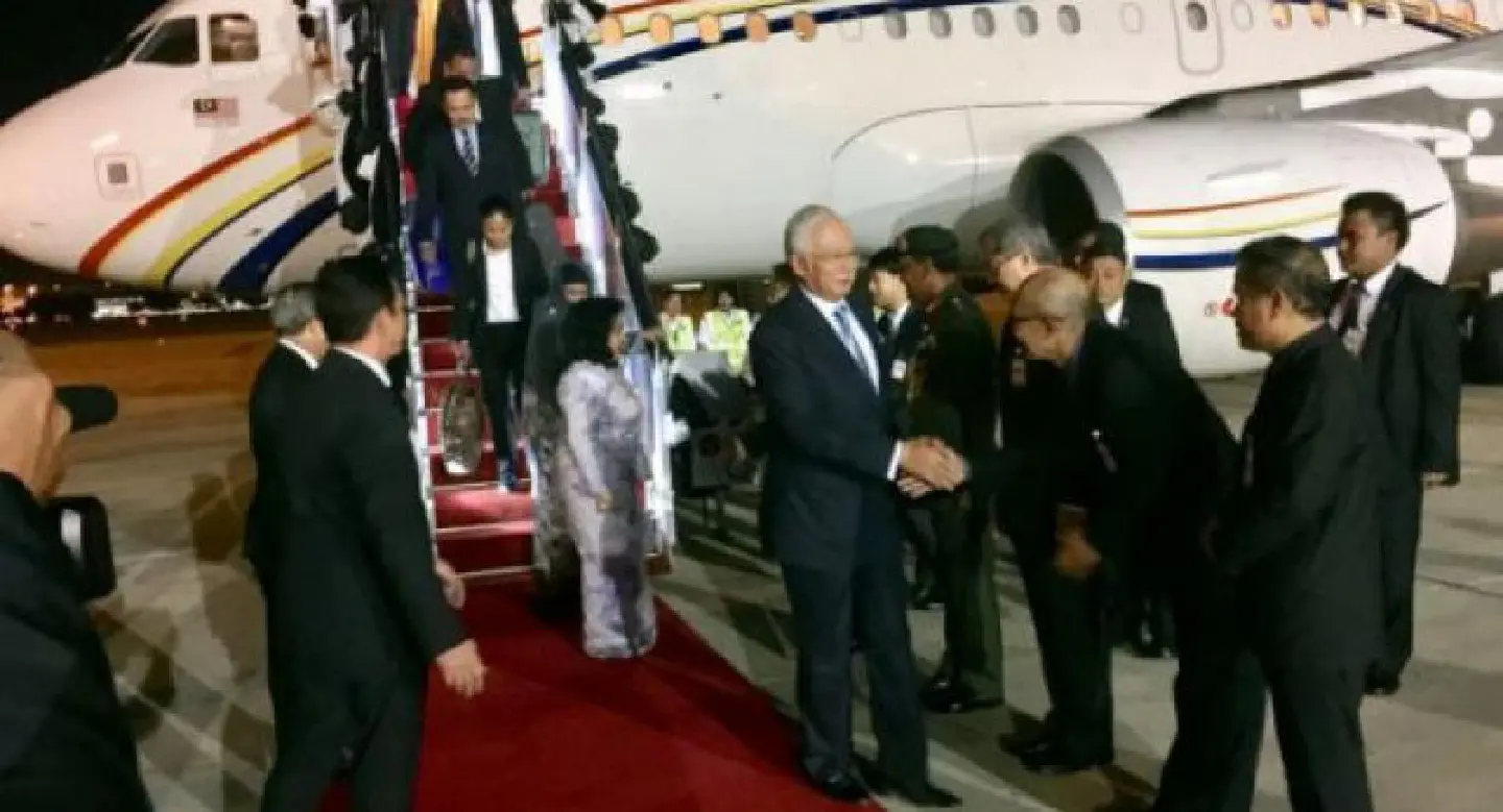 Najib arrives to pay last respects to late King Bhumibol Najib arrives to pay last respects to late King Bhumibol