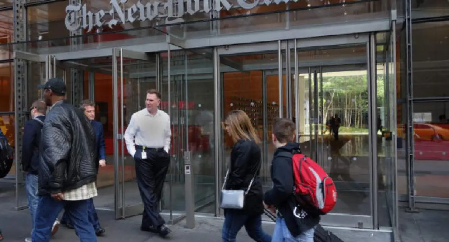 Fall and fall of the American media Fall and fall of the American media
